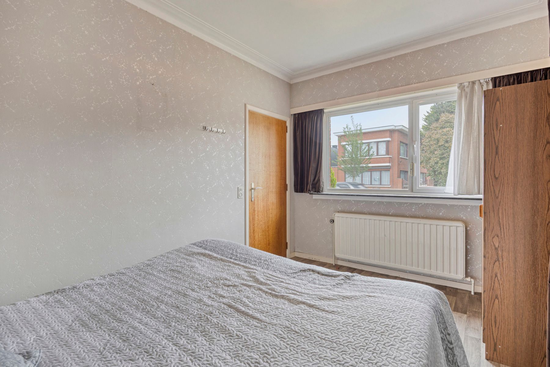 Ruime open bebouwing (250m²) op perceel van 807m². foto 7