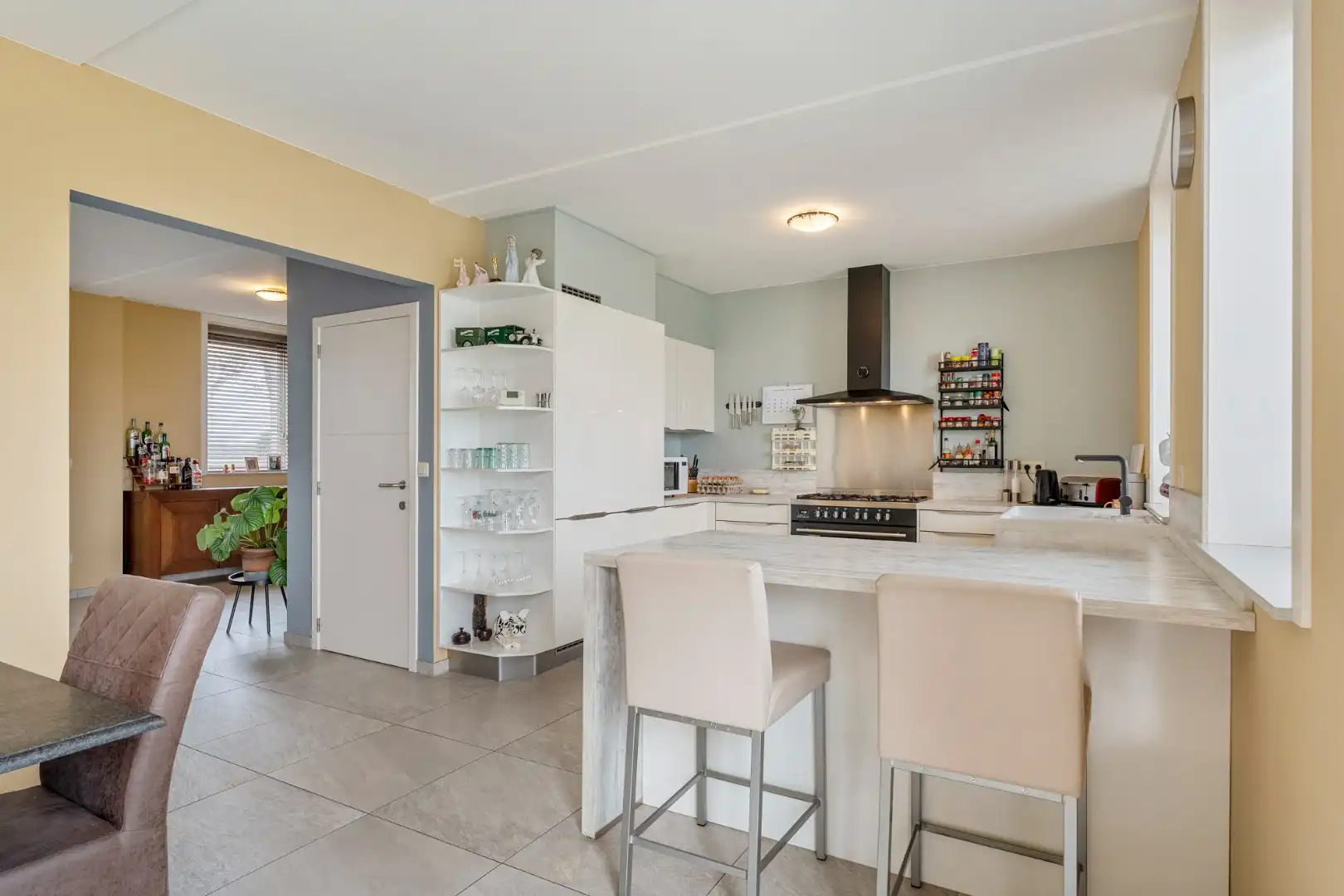 Vrijstaande, zeer verzorgde woning met aangrenzende, uitgeruste stalling/loods op een perceel van 72a14ca foto 6