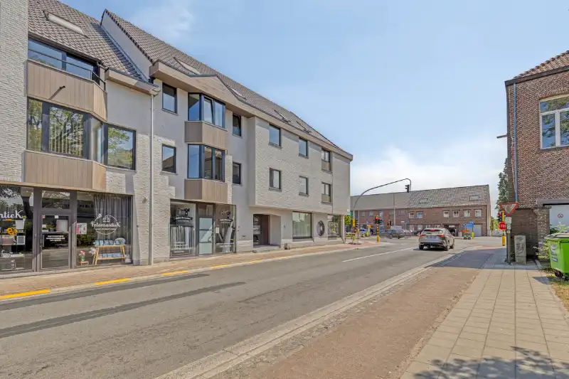 Commerciële opportuniteit op zichtbare locatie foto 3