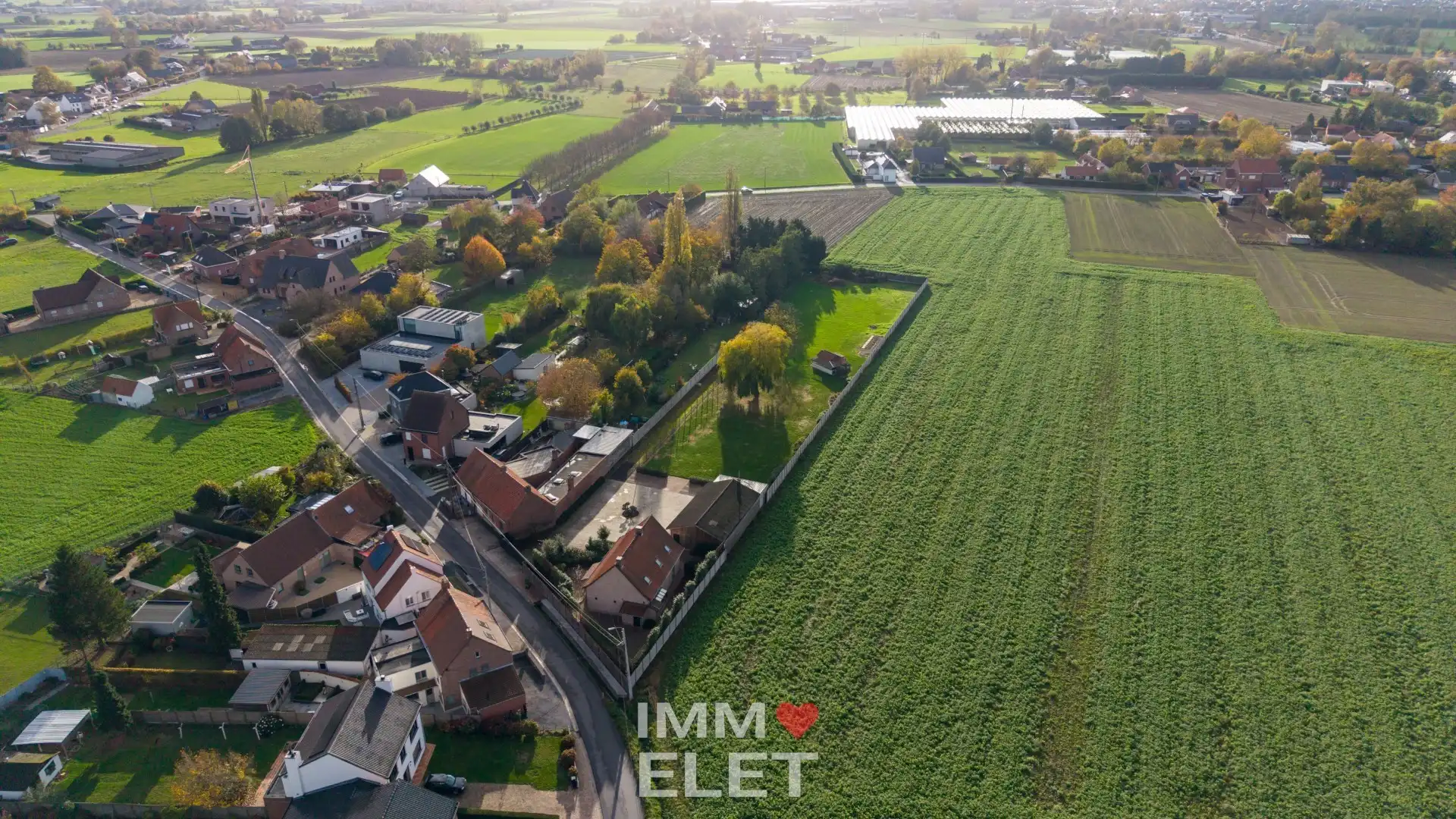 Hoofdfoto van de publicatie: LANDELIJKE WONING MET BIJGEBOUW OP 4.620 M²