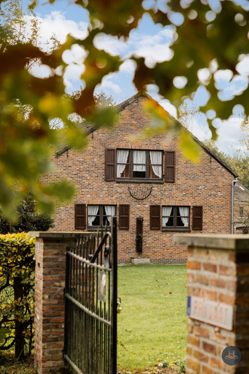 Groen, rustig gelegen woning op 1.71 ha tussen de weilanden foto 4