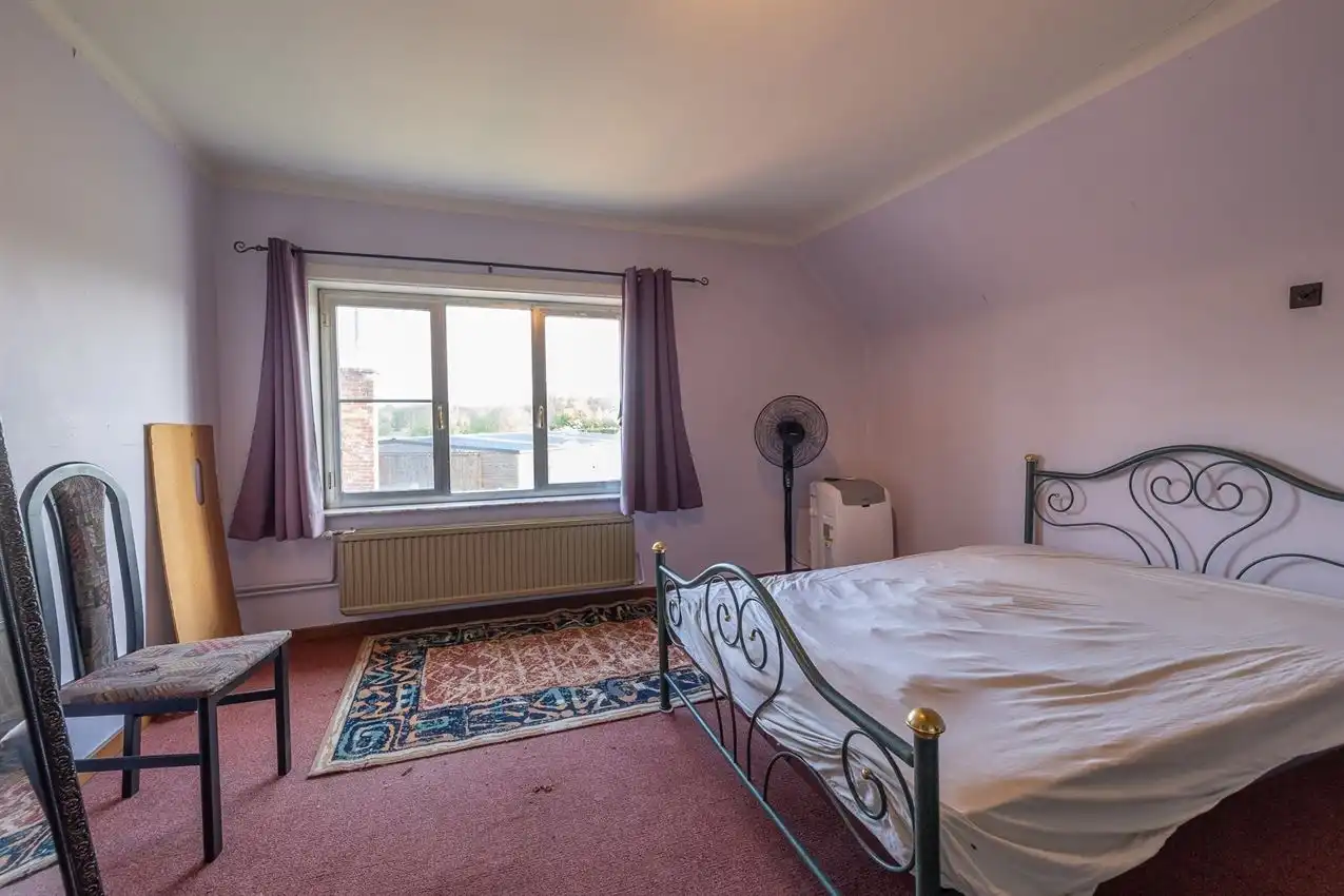 Te renoveren woning met ruimte, rust en potentieel foto 16