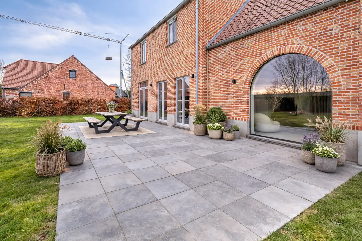 VILLA MET ATELIERMOGELIJKHEID EN UITBREIDING foto {{pictureIndex}}