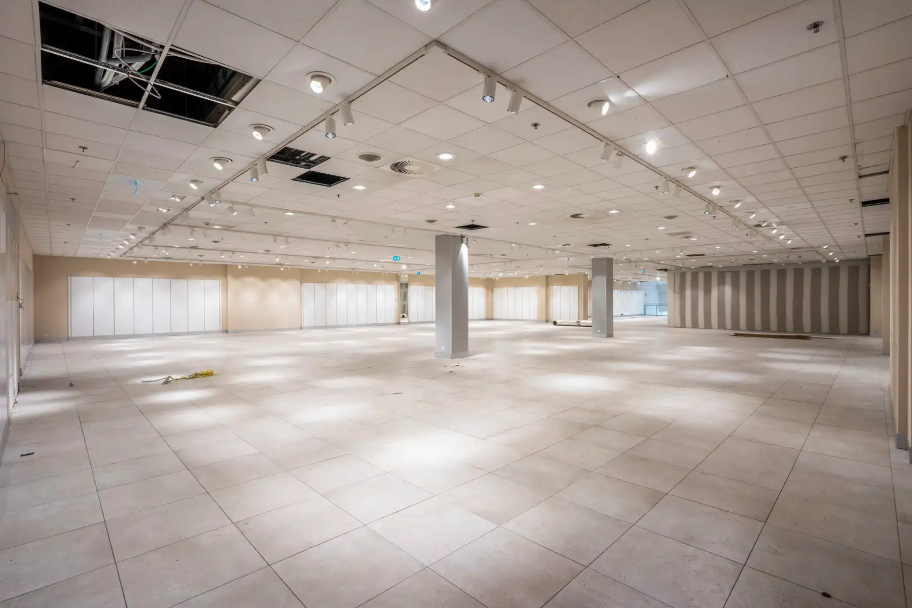 Commerciële toplocatie in Shopping Den Tir foto 15