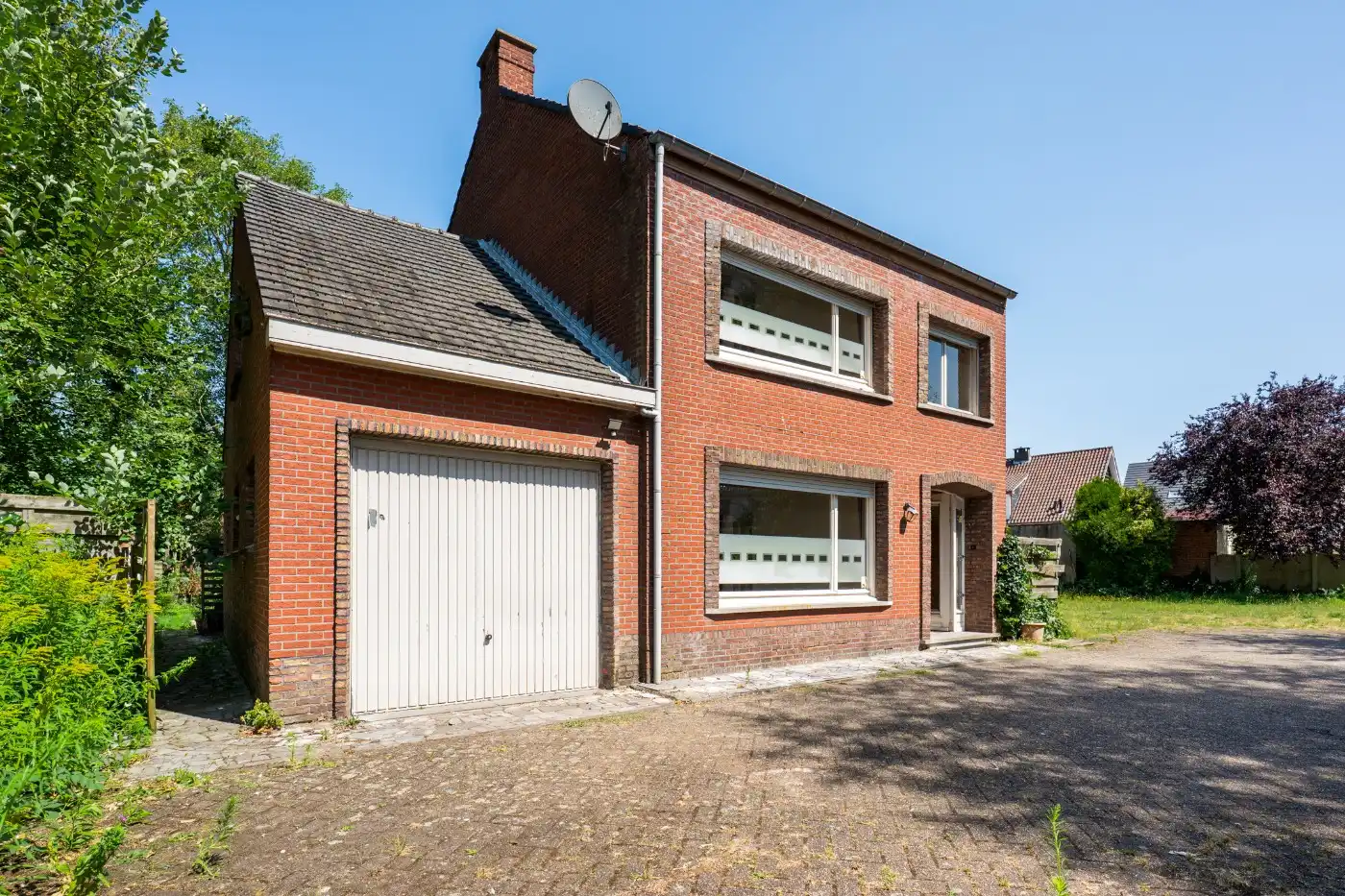 Vrijstaande, te renoveren woning met 3 slpk., garage en tuin foto 30