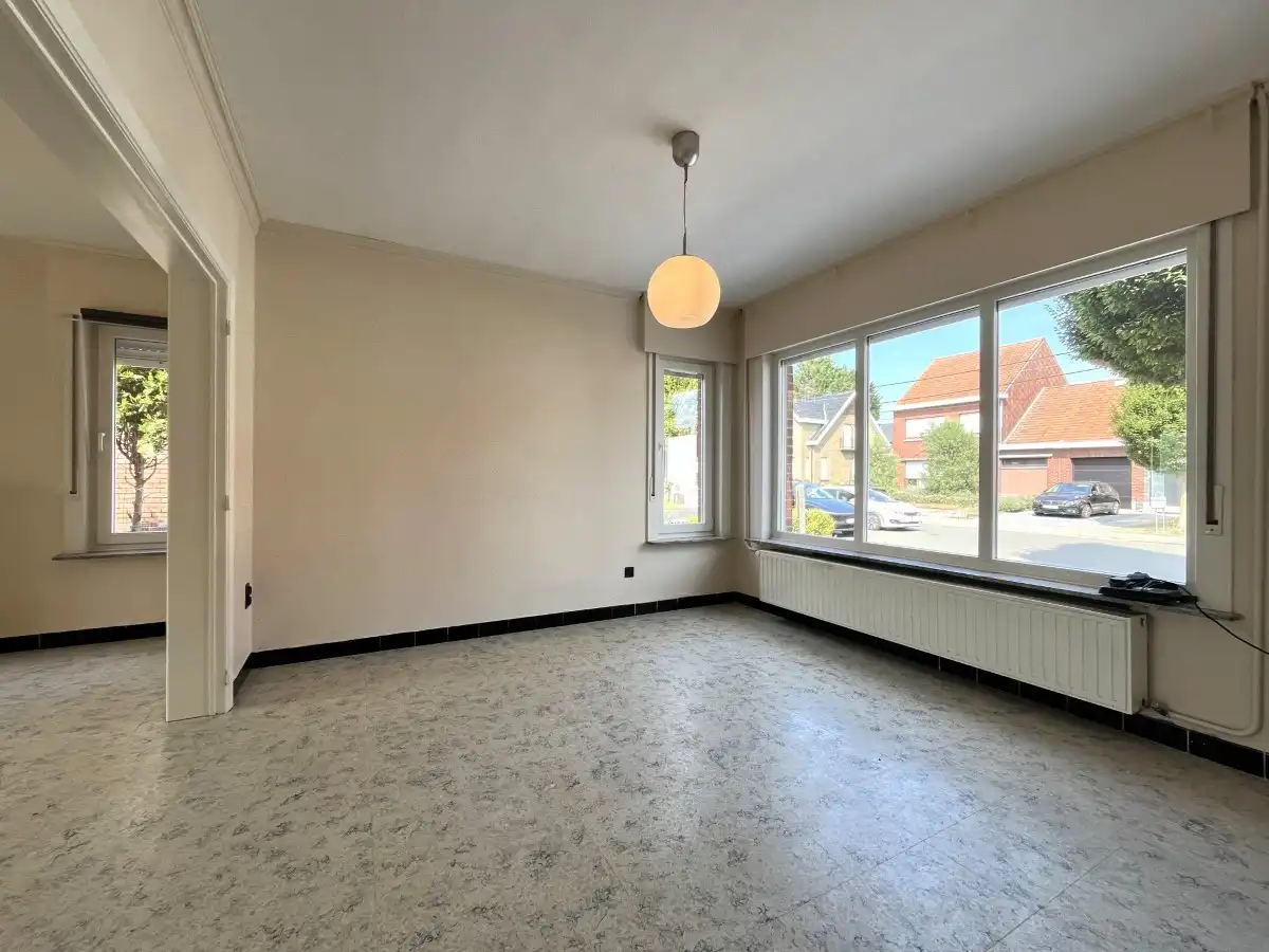Moorslede – Halfopen gezinswoning met 4 slaapkamers en garage foto 3