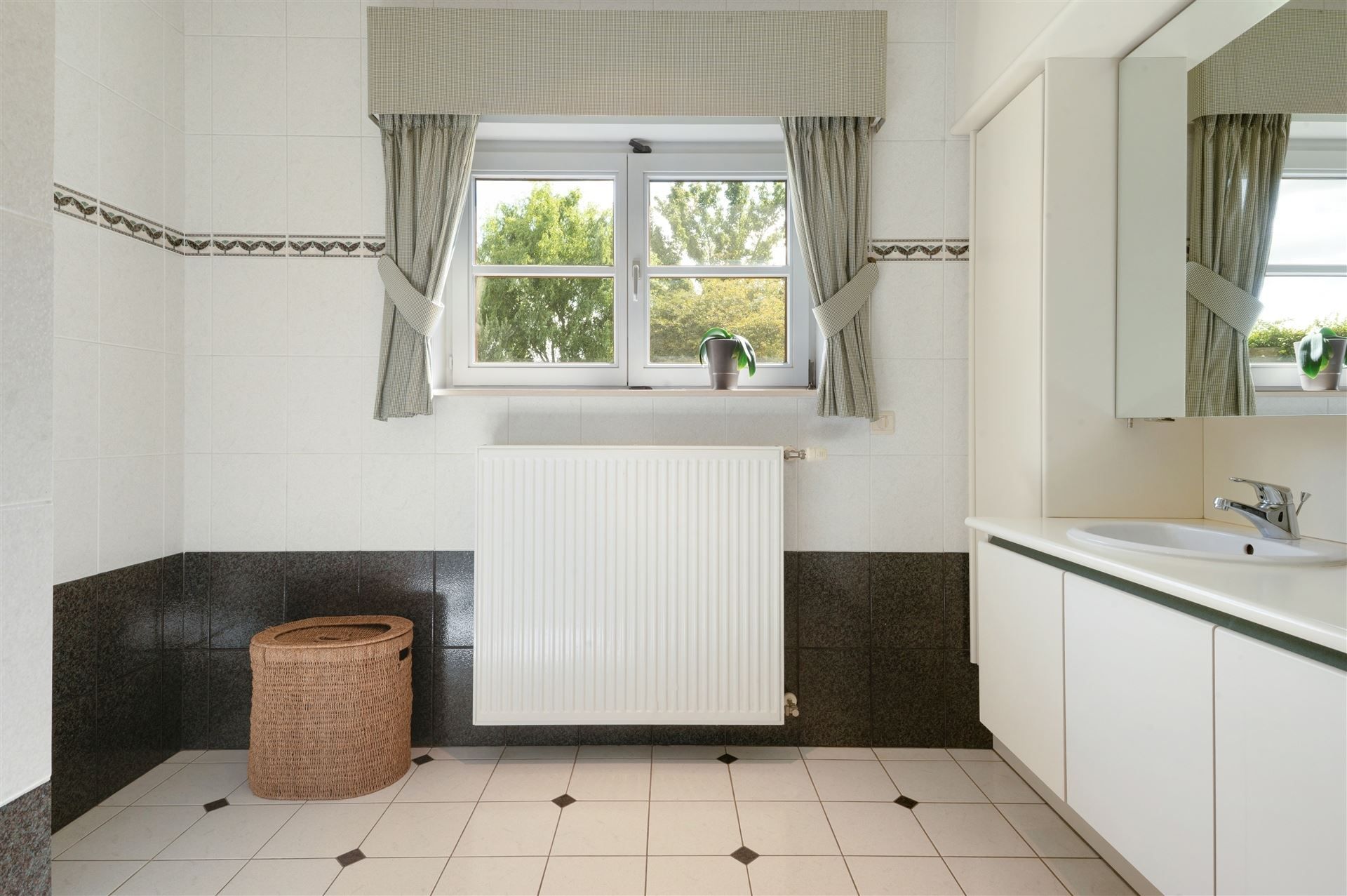 Exclusieve villa met tuin & zonneterras, omgeven door groen foto 9