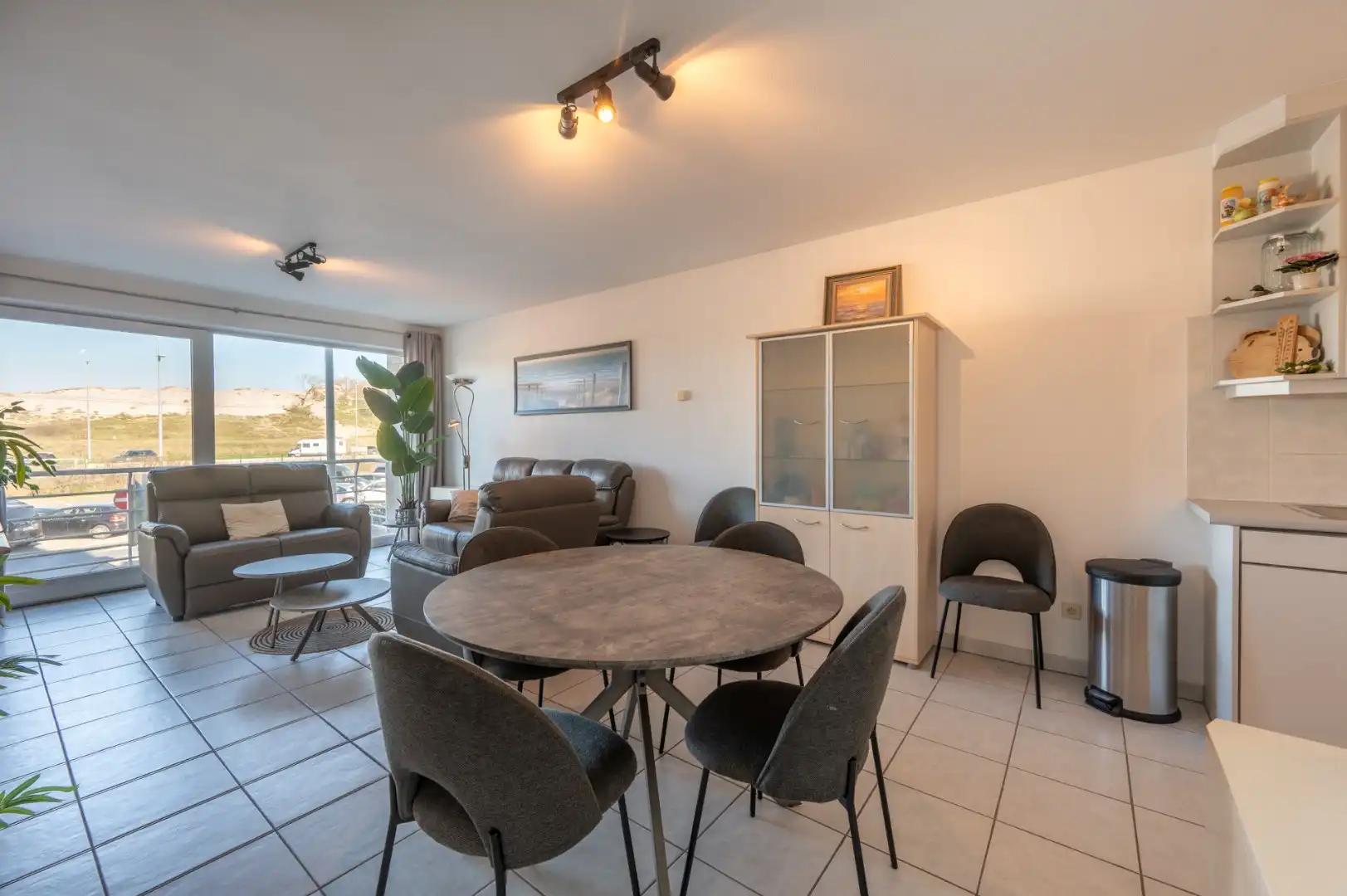 Centraal gelegen appartement met terras nabij het strand foto 2