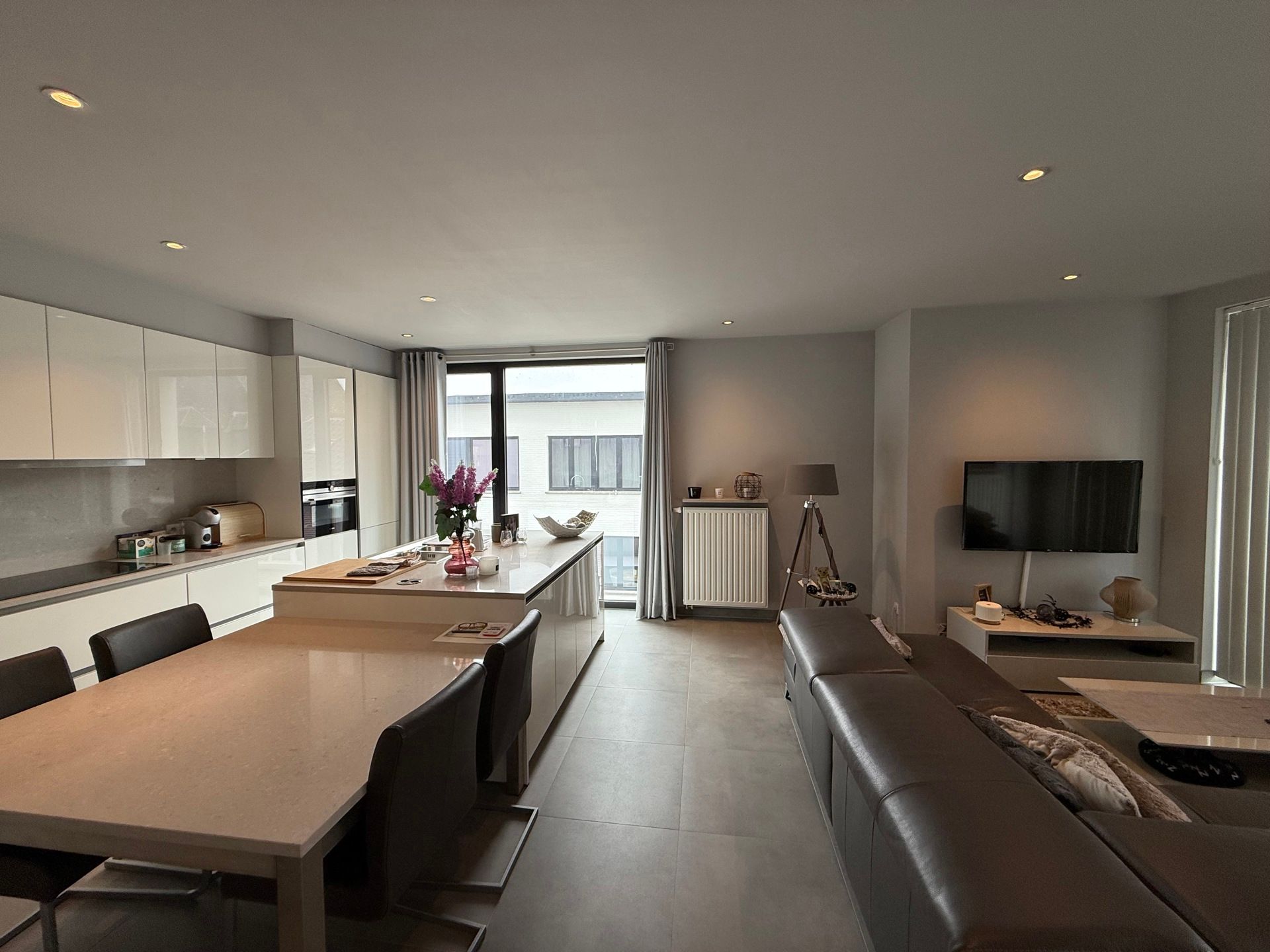 LIEDEKERKE - Luxueus appartement met staanplaats. foto 5