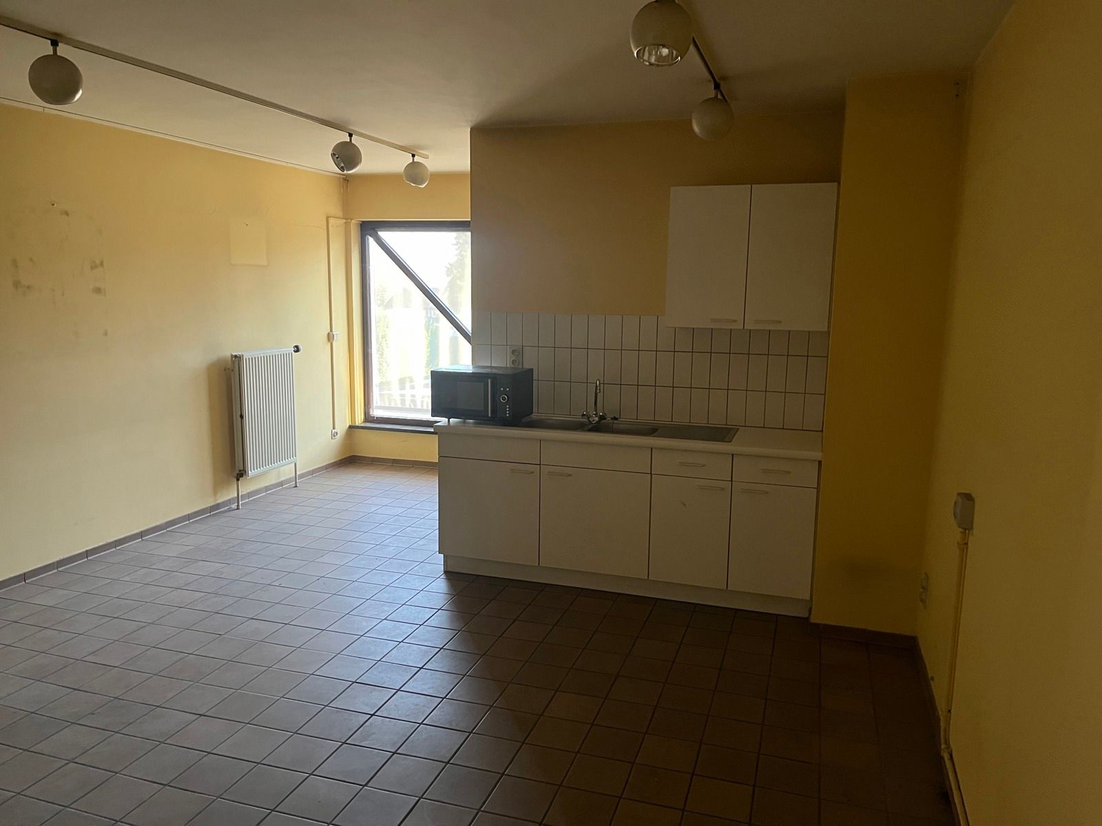 Opsplitsbare polyvalente handelsruimte met parking foto 17