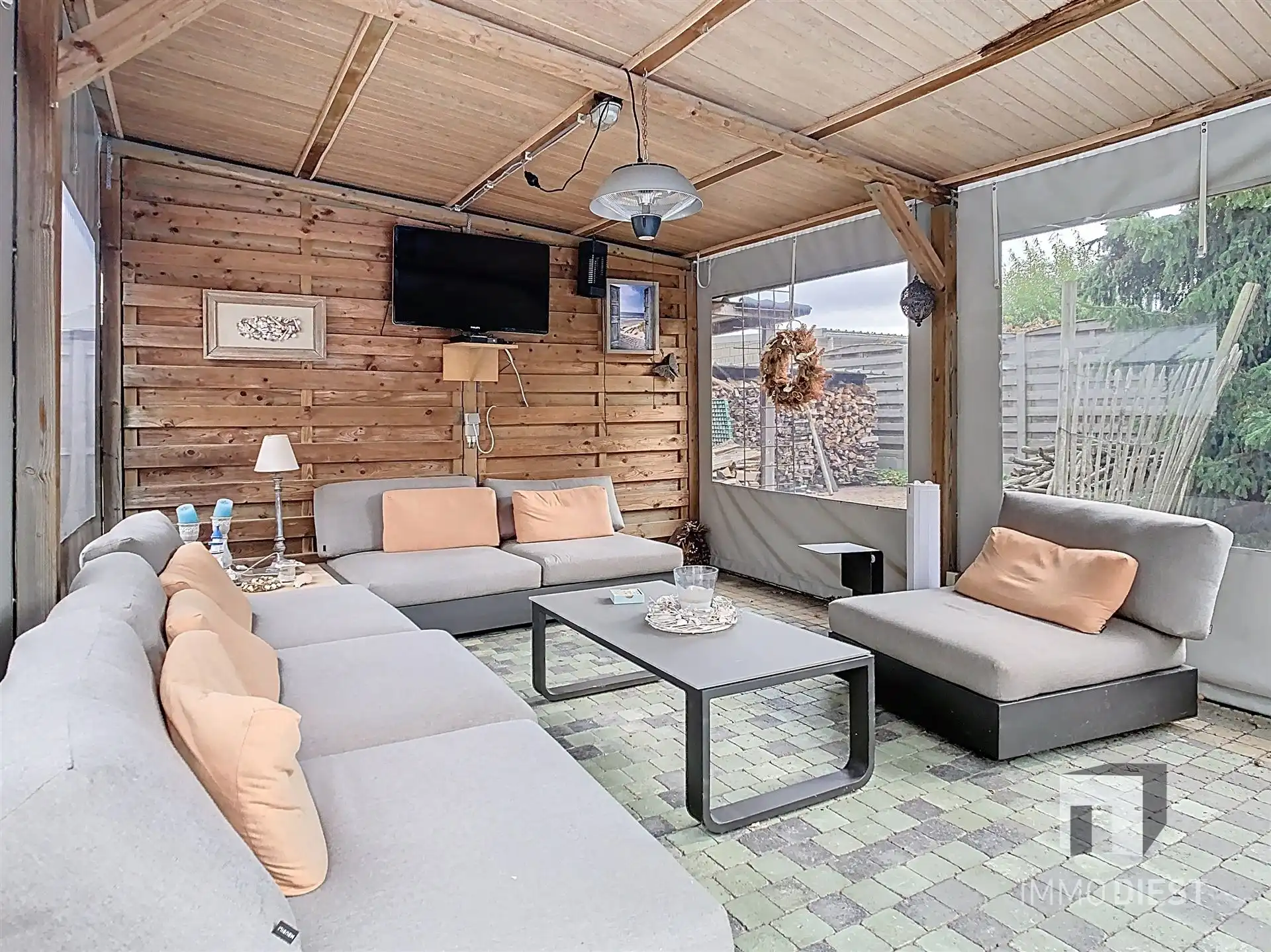 Energiezuinige en prima onderhouden gezinswoning met 4/5 slaapkamers en zwembad op 10 are. foto 45