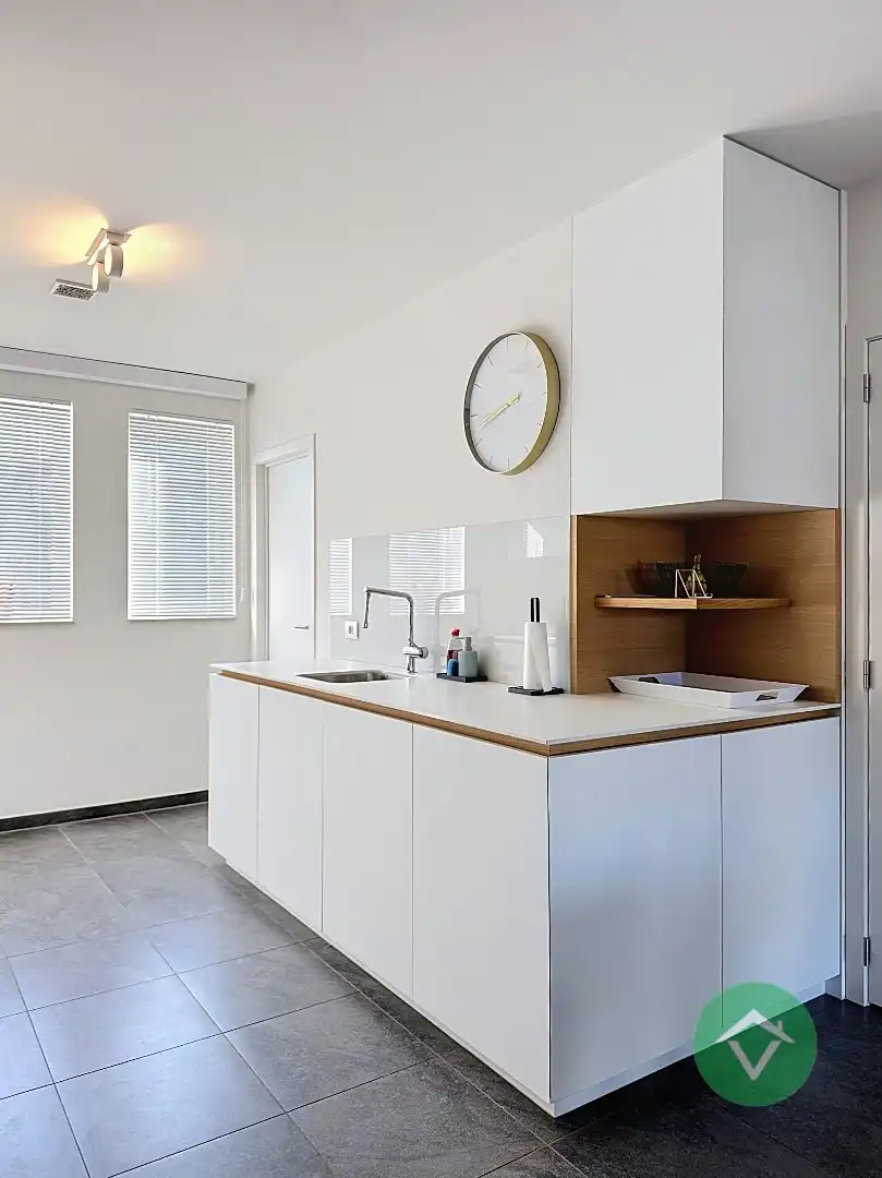 Recente gezinswoning (2019) met zonnige tuin en uitweg achteraan - instapklare topper. foto 14