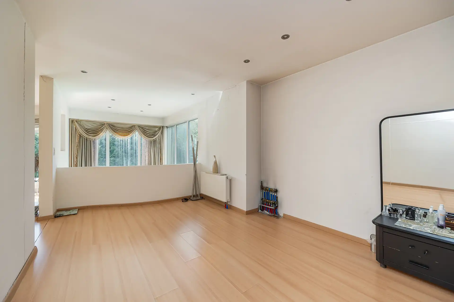 Ruime villa met 4 slpk's en 3 badkamers op toplocatie foto 15