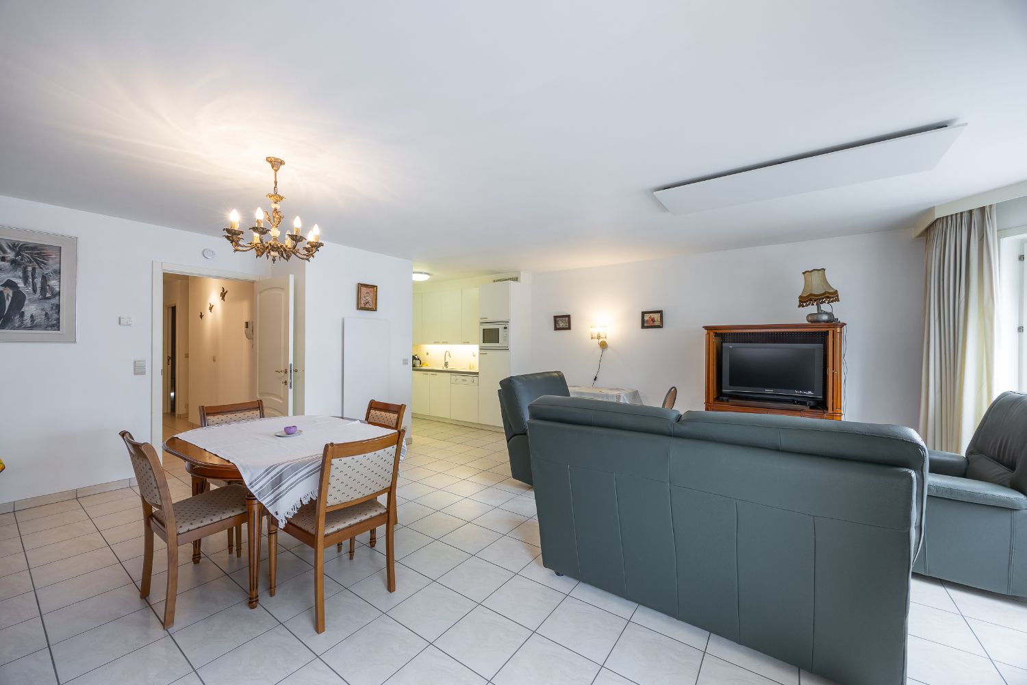 Instapklaar 2 slaapkamer appartement in het centrum foto 3
