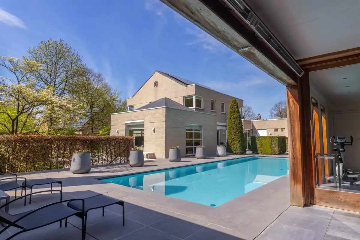 Architecturale villa op 3451 m² met 5 slaapkamers omgeven door natuur. foto 26