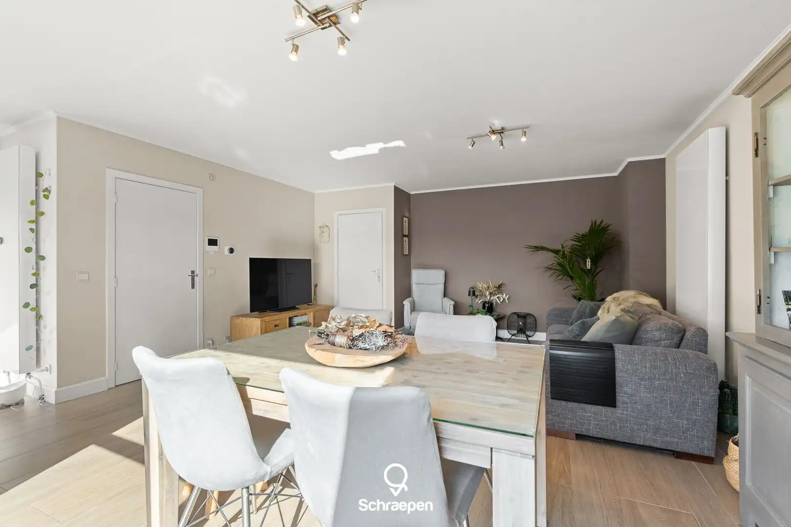 Lichtrijk instapklaar appartement (EPC-label B) en 2 slpks op centrale ligging te Zonhoven! foto 7