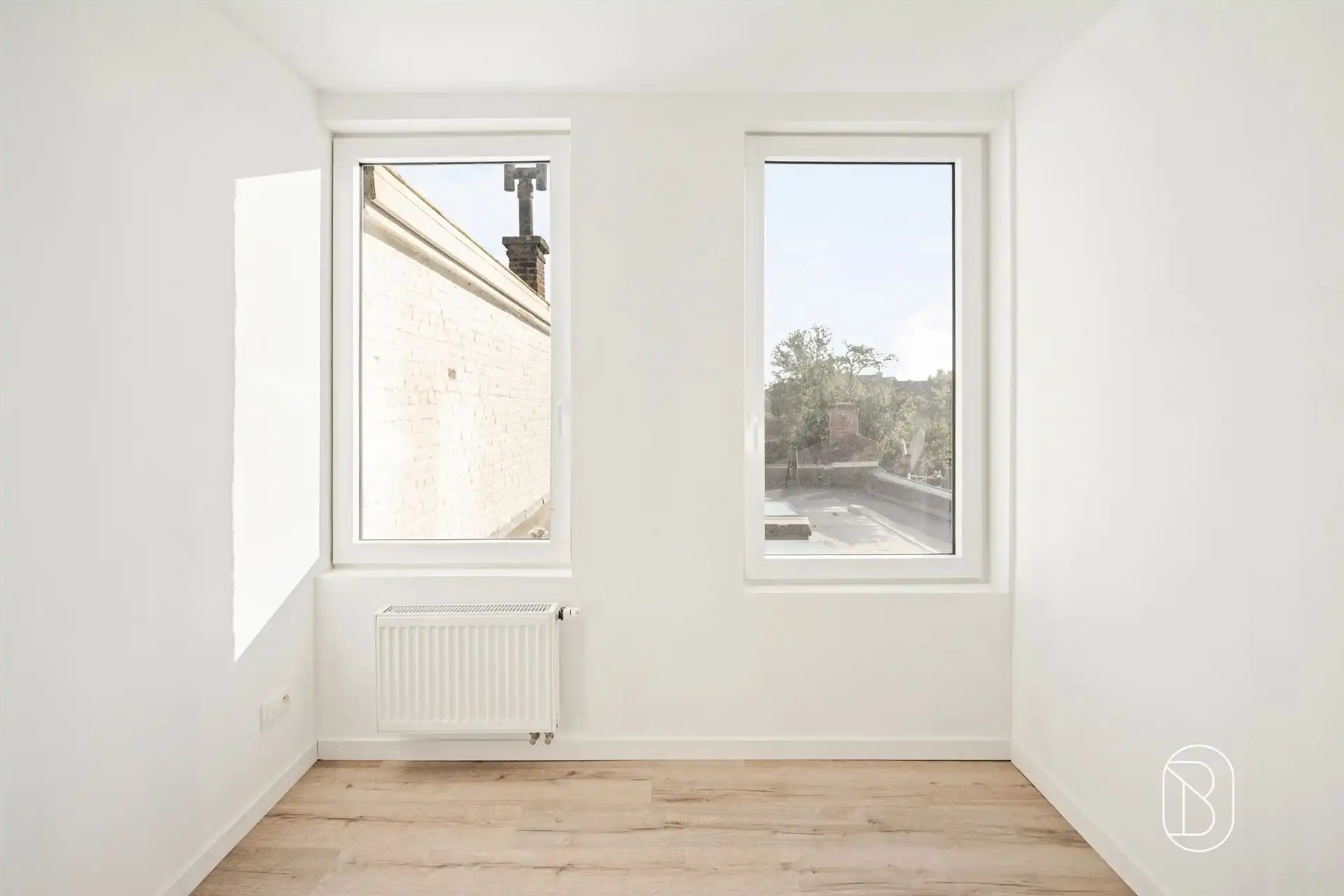 Volledig vernieuwde woning met 4 slk & tuin foto 14