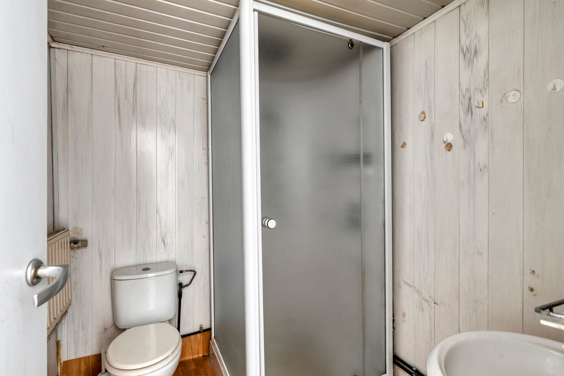 Te renoveren woning met ruime tuin. foto 9