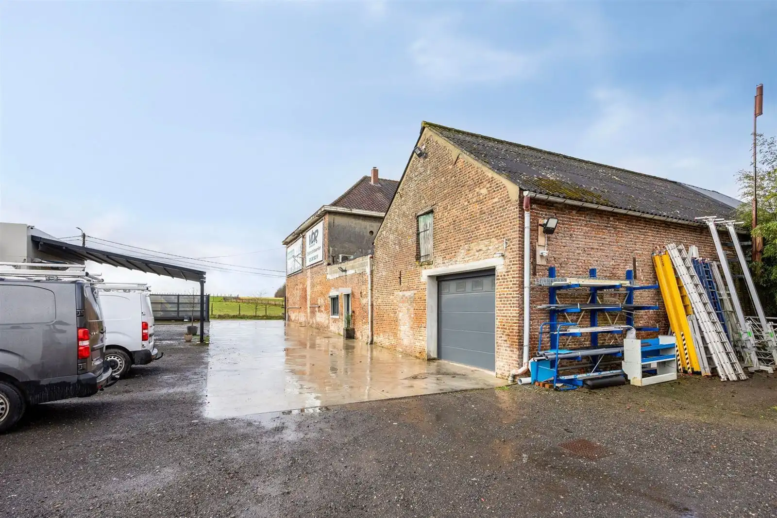 Woning 2 slaapkamers met magazijn en bureel  foto 23