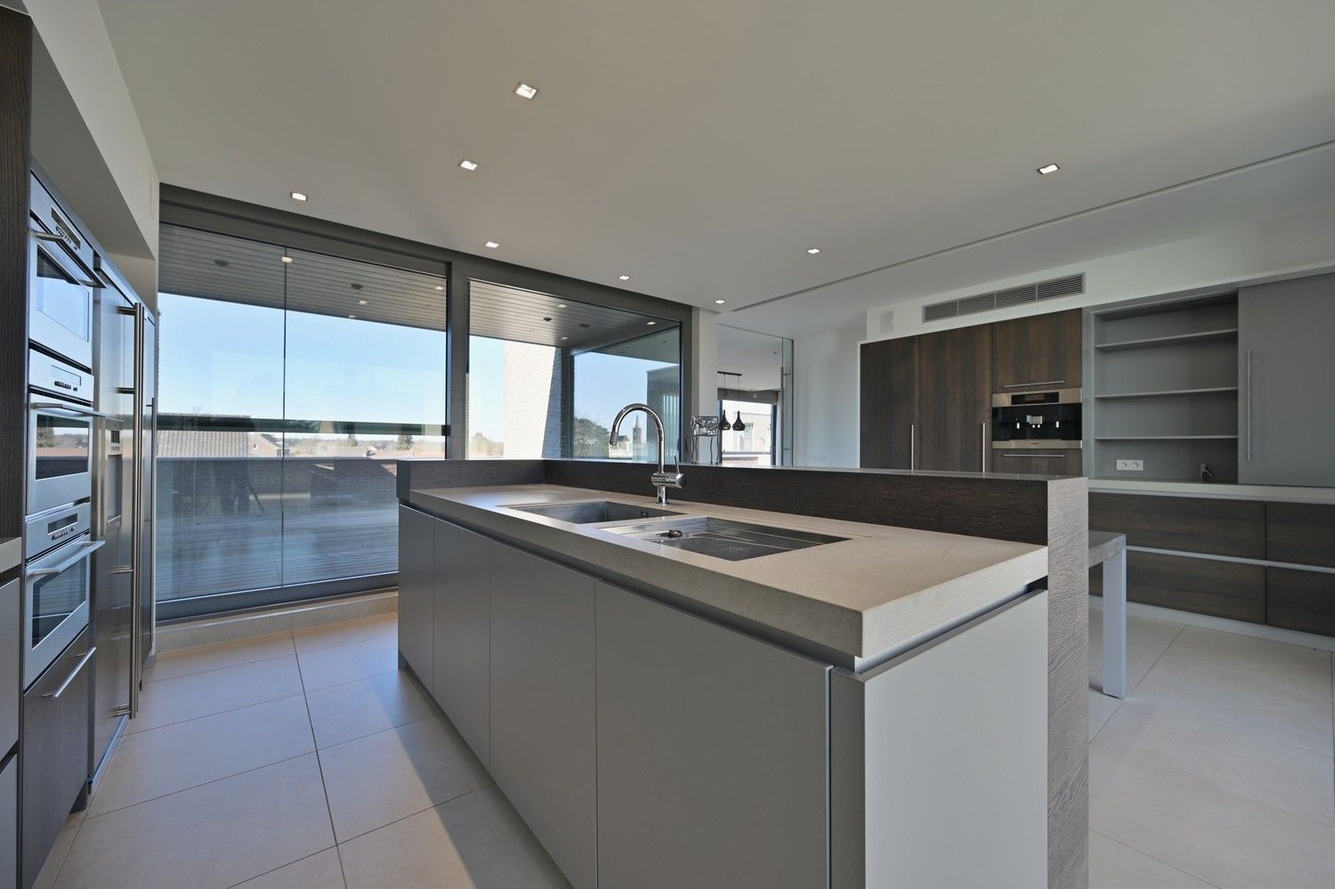 Schitterend penthouse van 185 m² gelegen op de 2de verdieping van een exclusieve residentie "Park Oud Rekem" in hartje Oud-Rekem te Lanaken. foto 11