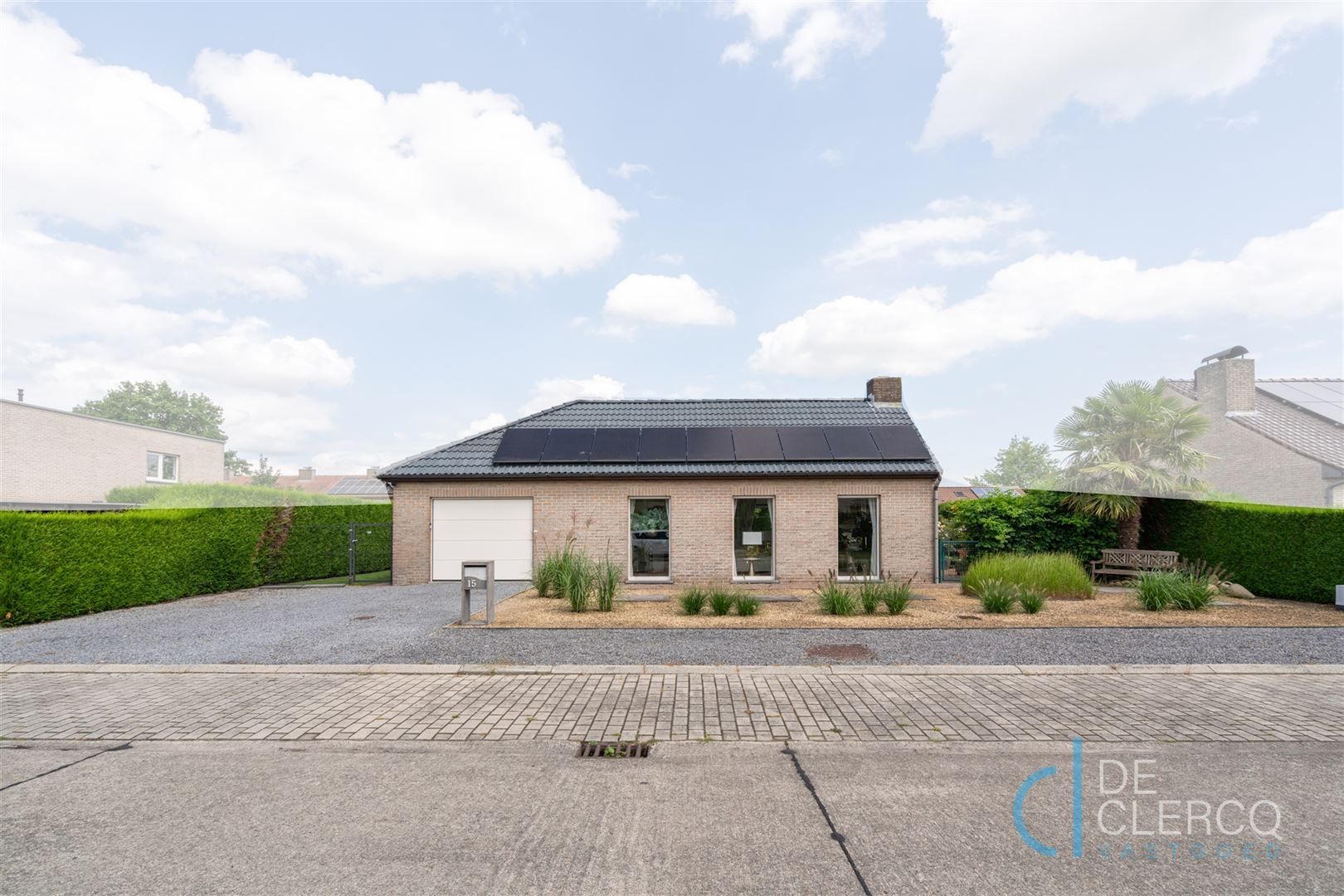Moderne bungalow met zolder en tuin te koop in Oostakker!  foto {{pictureIndex}}