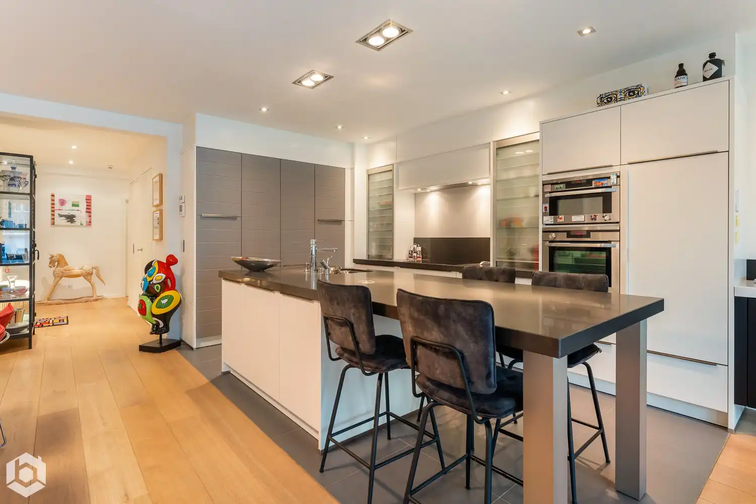 Exclusief gelijkvloers appartement met 2slpkrs, prachtige tuin en zwembad foto 10