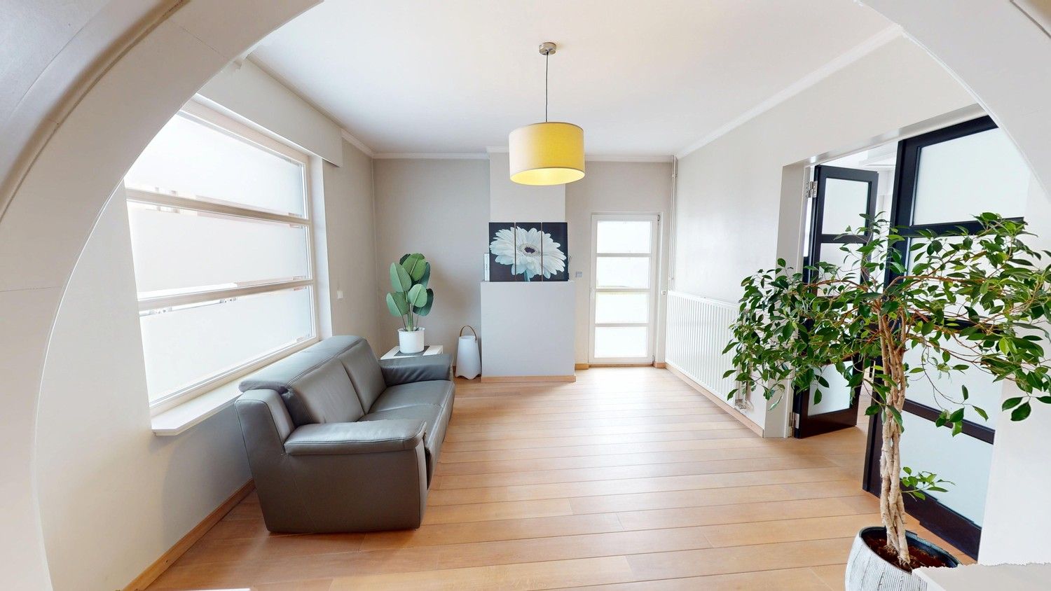 Zeer ruime woning met 4 slaapkamers te koop! foto 2
