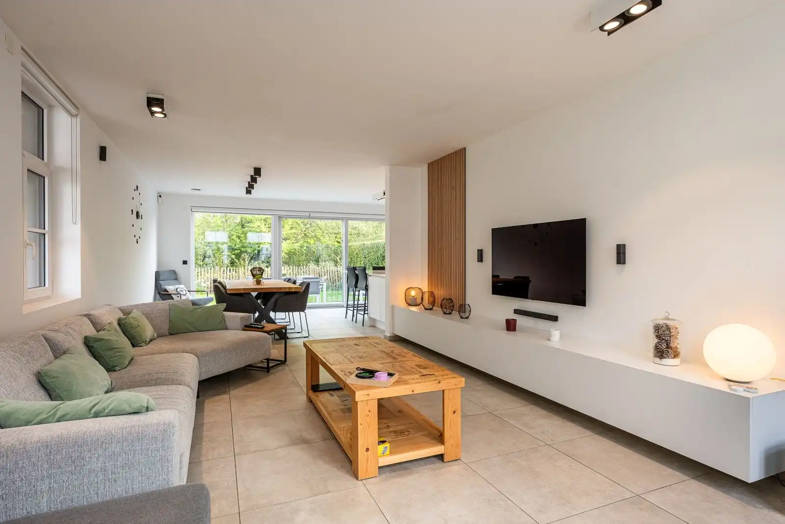 Recente woning met parking en tuin te Moerkerke-Damme foto 3