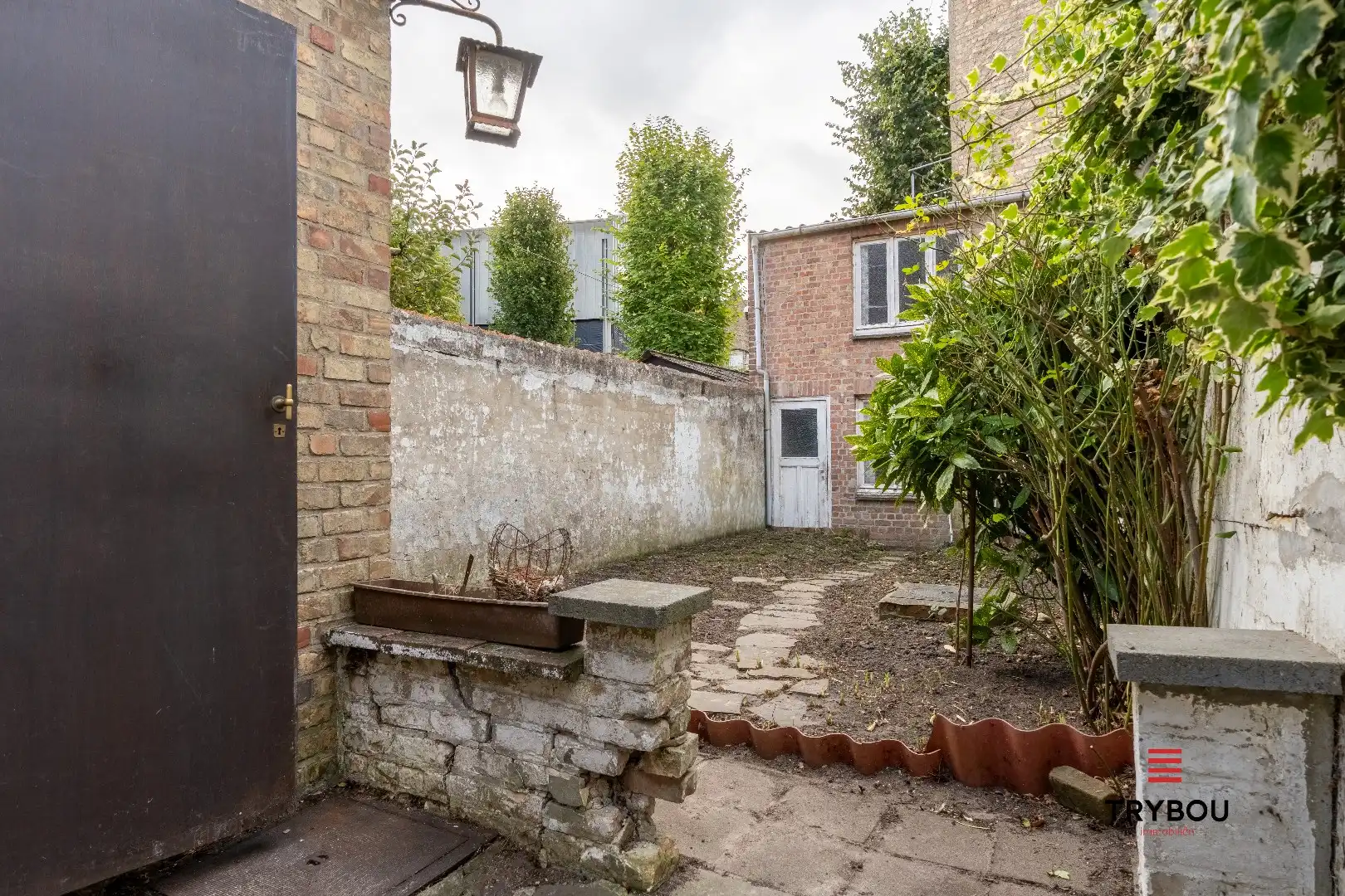 🏠 Te koop in het hart van Diksmuide – Woning met woon-winkelcombinatie en charmant stadstuintje foto 5