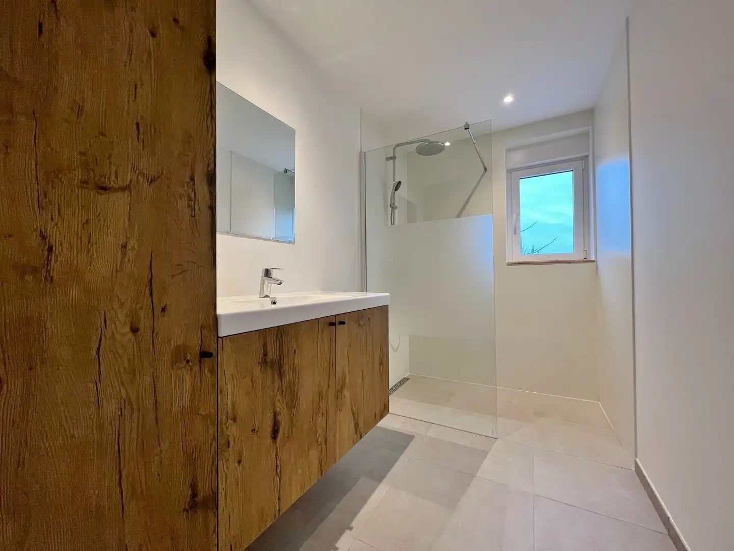 Volledig gerenoveerde woning met ruime tuin foto 8