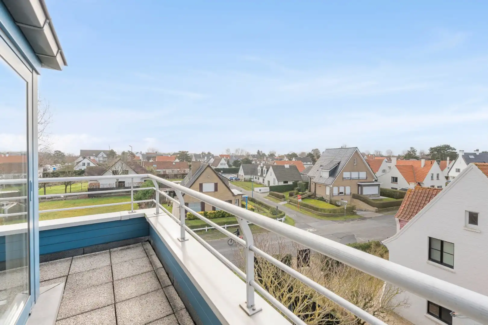 RUIM DUPLEX APPARTEMENT MET 4 SLAAPKAMERS foto 3