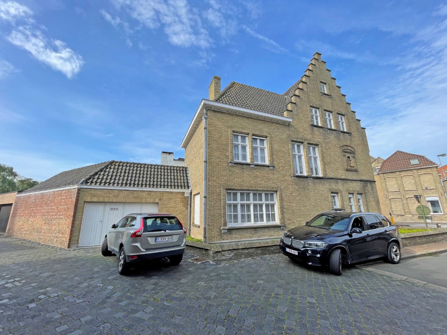 Ruime woning  pal in het centrum van Veurne foto 13