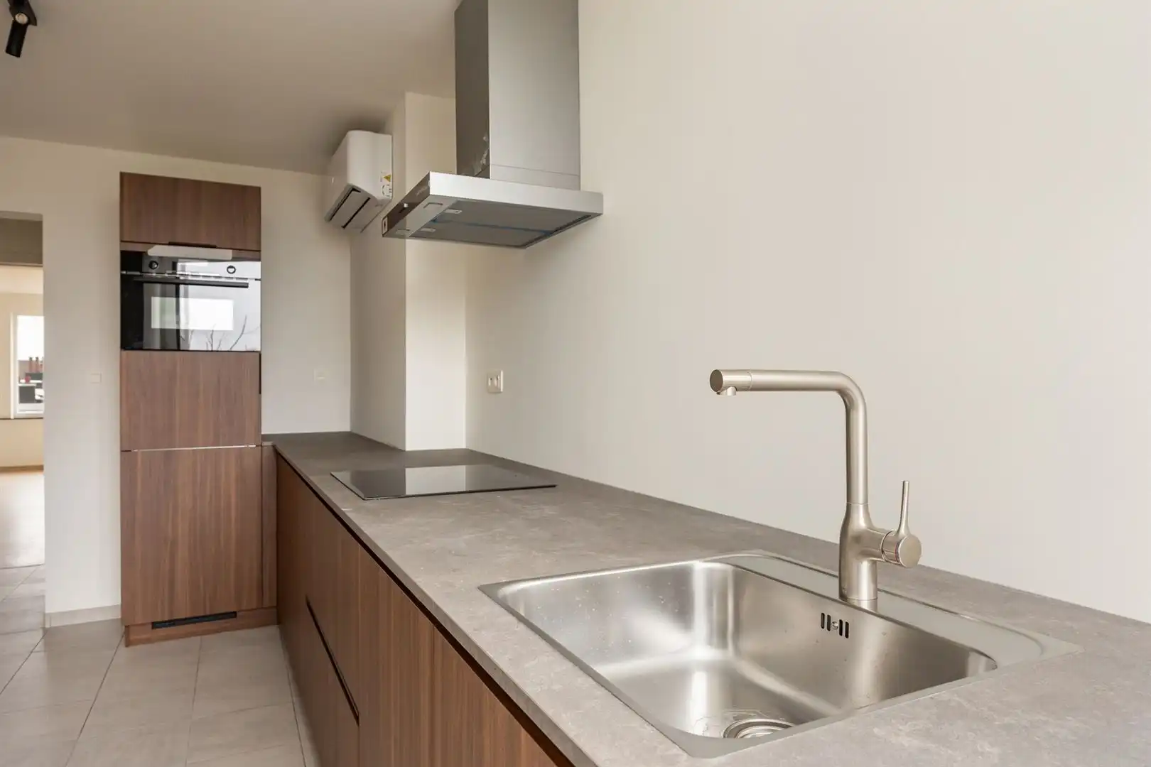 Gerenoveerd appartement in het hippe BOHO foto 11