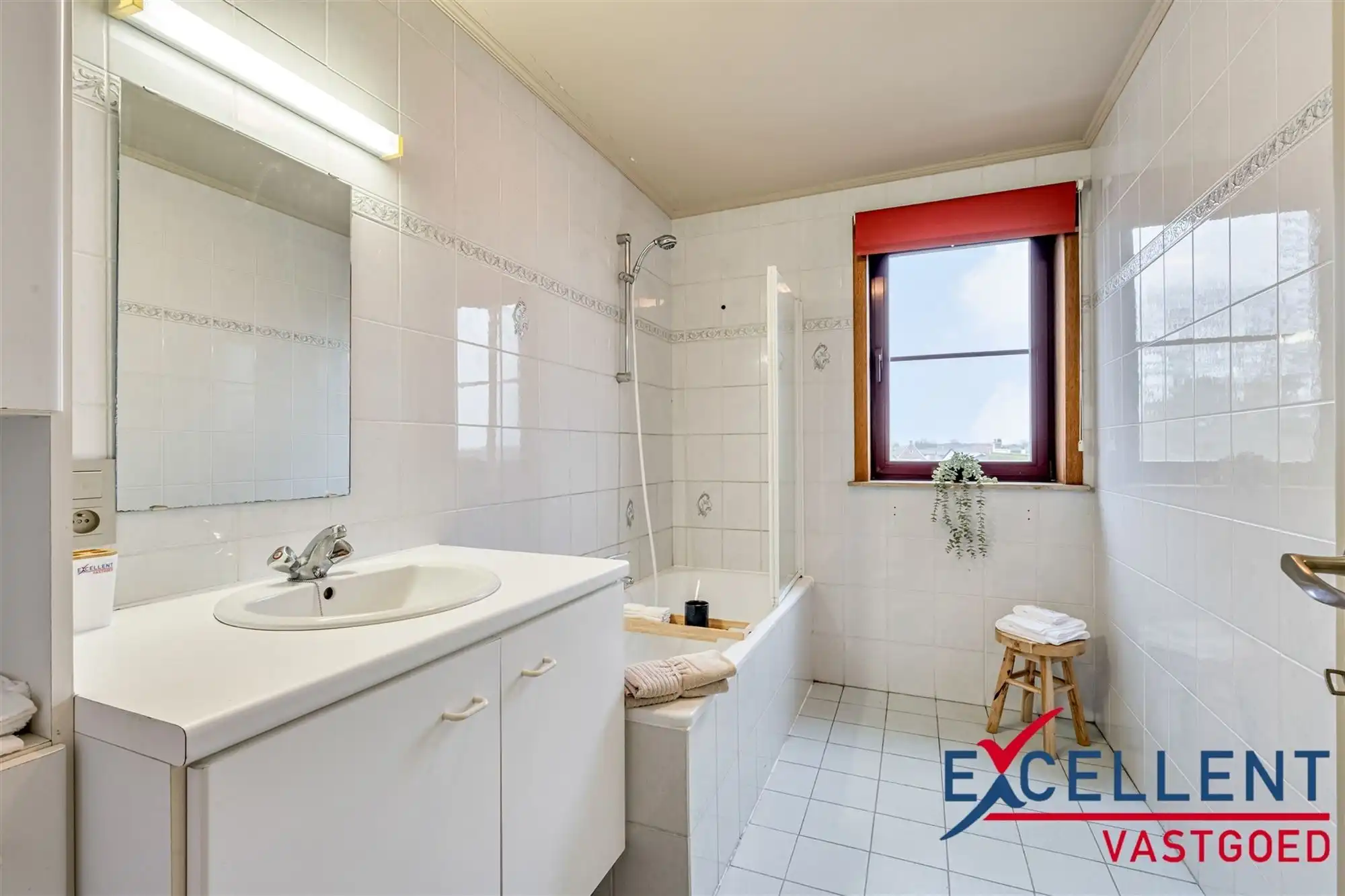 Lichtrijk appartement met staanplaats centrum Landegem foto 8