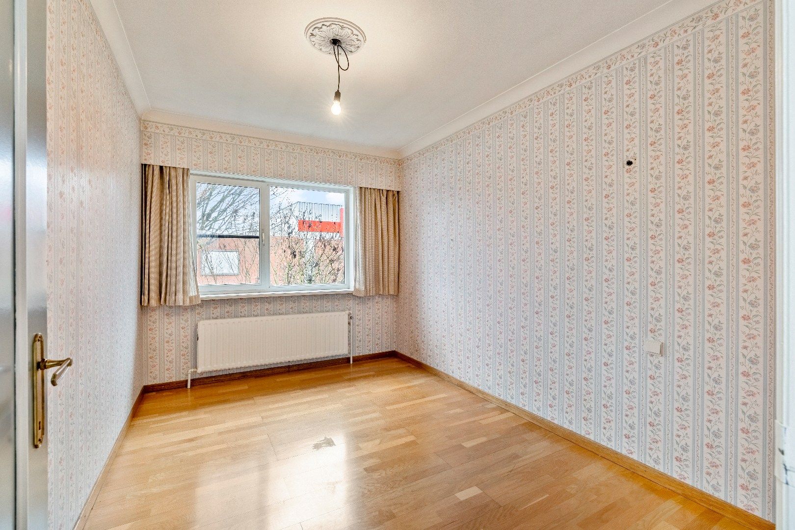  Te renoveren karakteristieke bungalow, 3 Slpk, ruime kelder met garage, op toplocatie foto 27