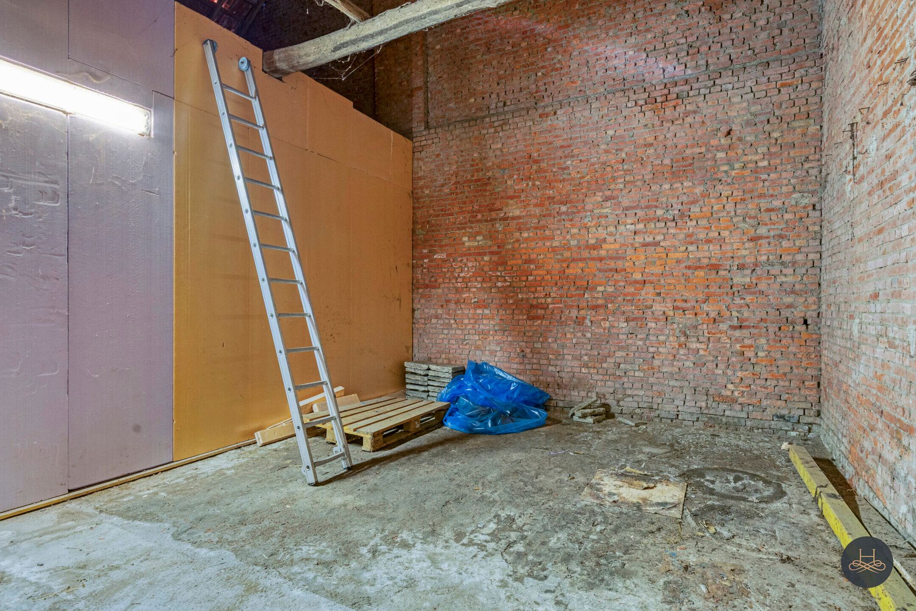 Deels gerenoveerde woning op 28a65ca met veel mogelijkheden foto 18