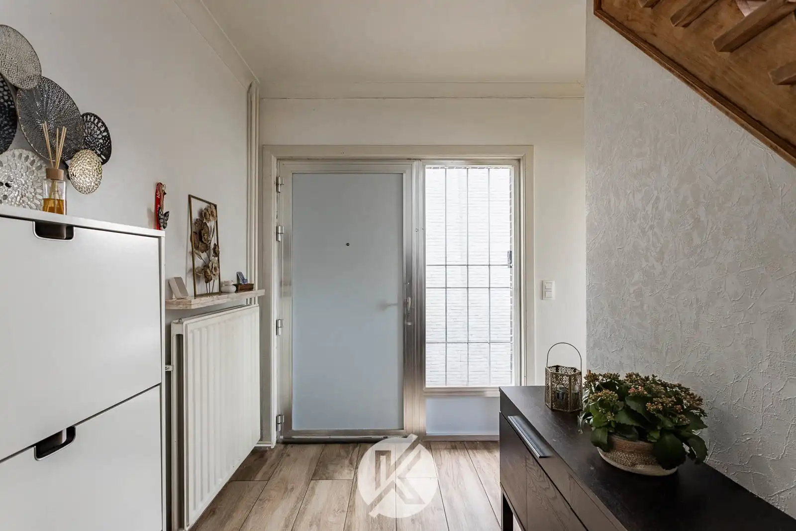 Solide halfopen gezinswoning nabij centrum foto 3