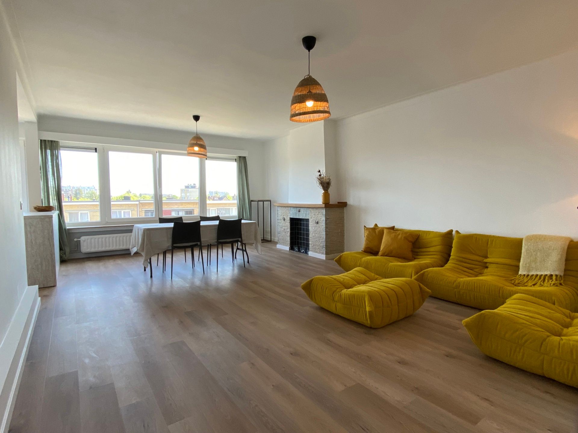 gerenoveerd 2-slpk-app. met garage in rustige woonbuurt foto {{pictureIndex}}