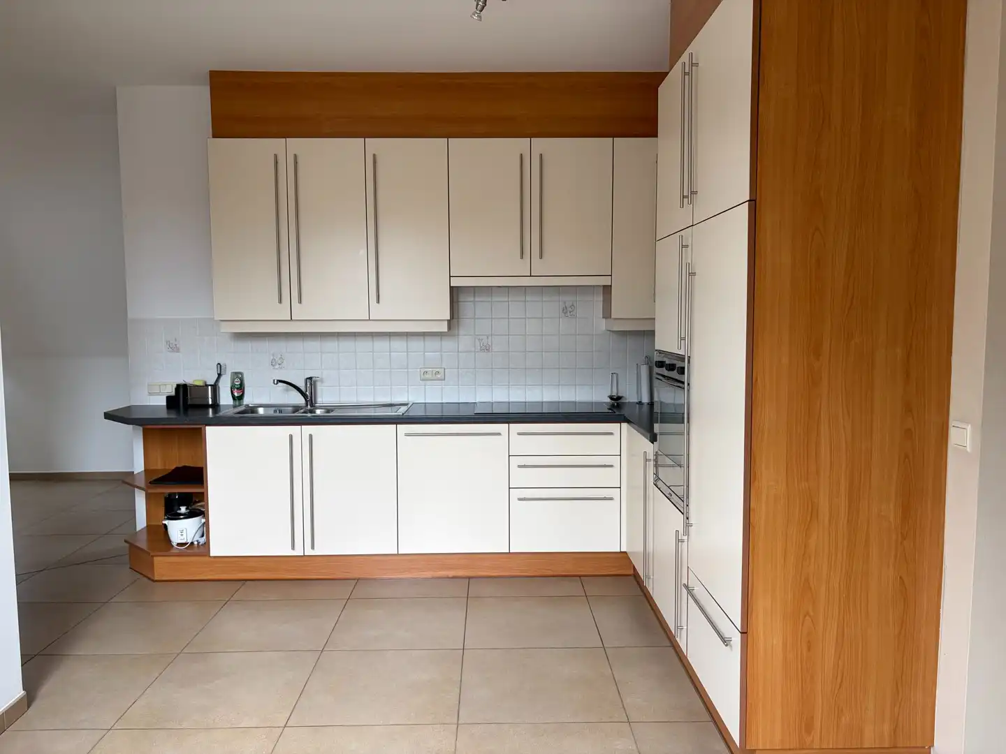 Ruim dakappartement met groot terras en garage. foto 5