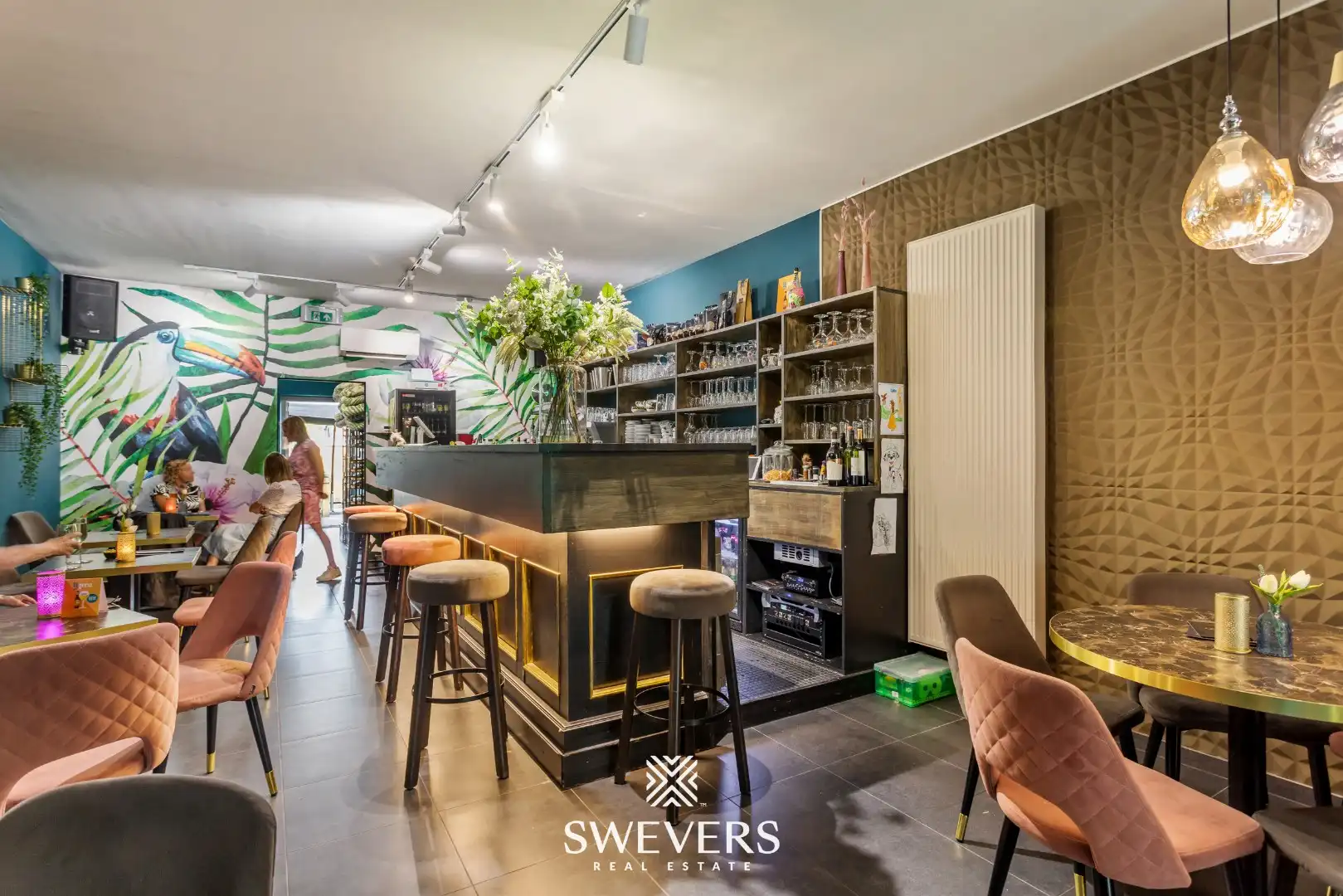 Investeringspand met huurder handelsruimte in hartje Tessenderlo, 97m², plus terras, tuinzone en parkeerplaats.   foto 3