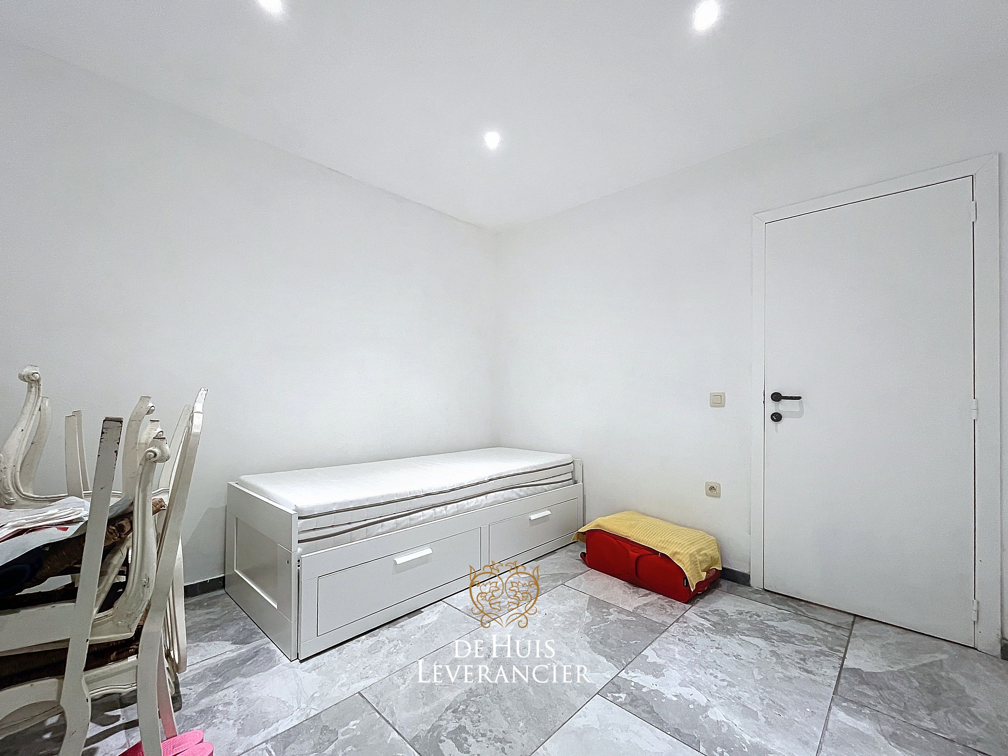 RUIME woning te koop (8 slpks, 2 badk) die ook perfect als tweewoonst kan dienen foto 22