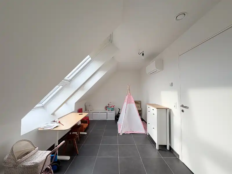 ENERGIEZUINIG DAKAPPARTEMENT MET TWEE SLAAPKAMERS EN GARAGE TE HUUR foto 11