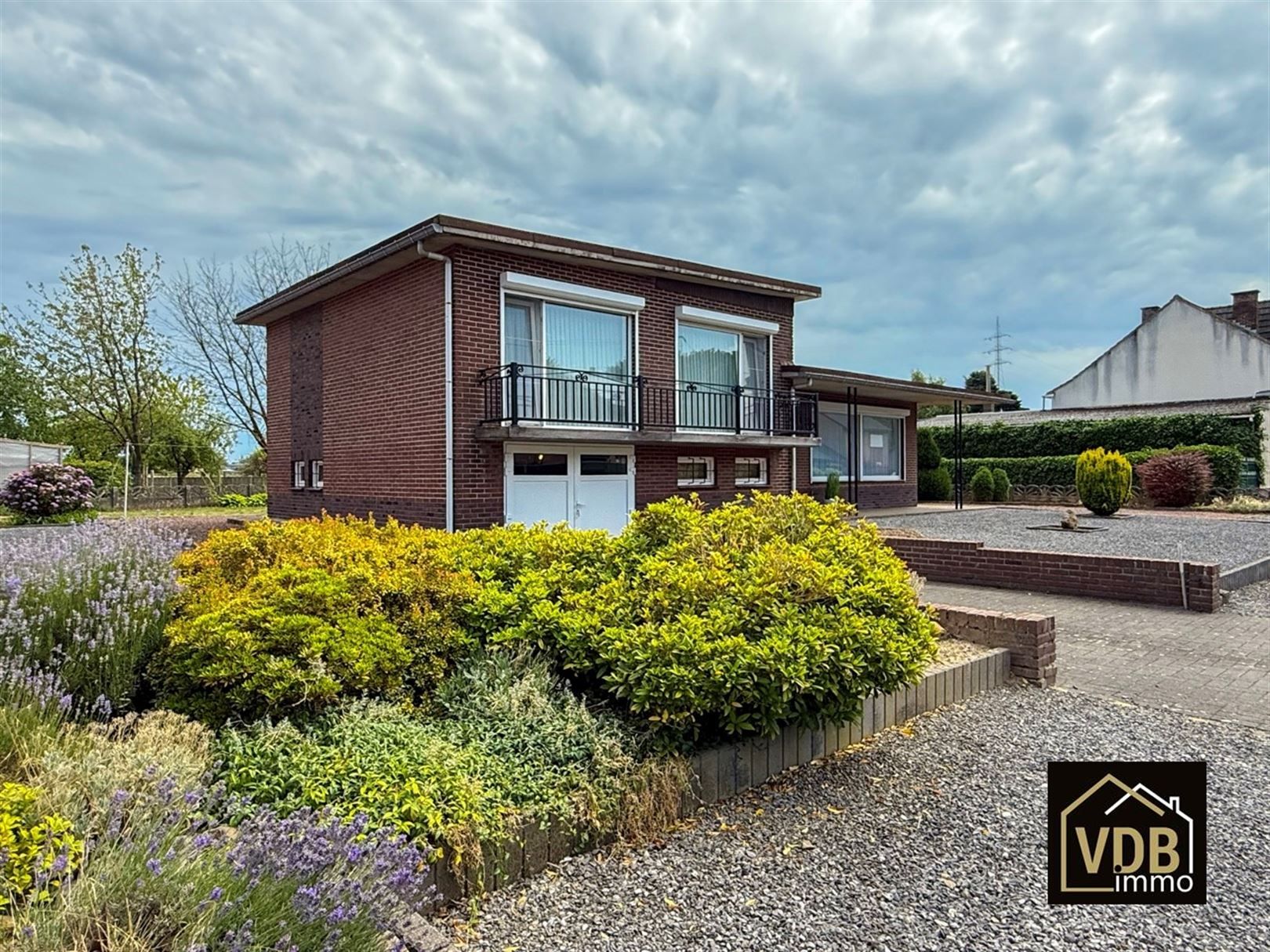 WONING MET 3 SLAAPKAMERS - GARAGE EN LEUKE TUIN foto 9