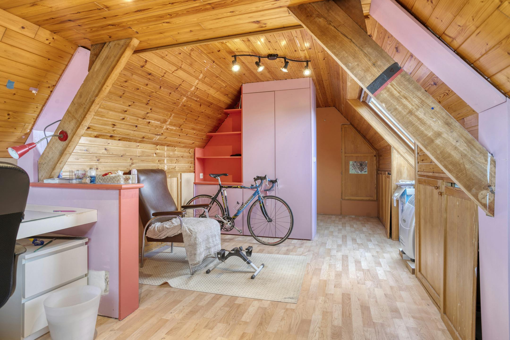 Alleenstaand huis met 5 kamers en atelier te koop in Waregem foto 9