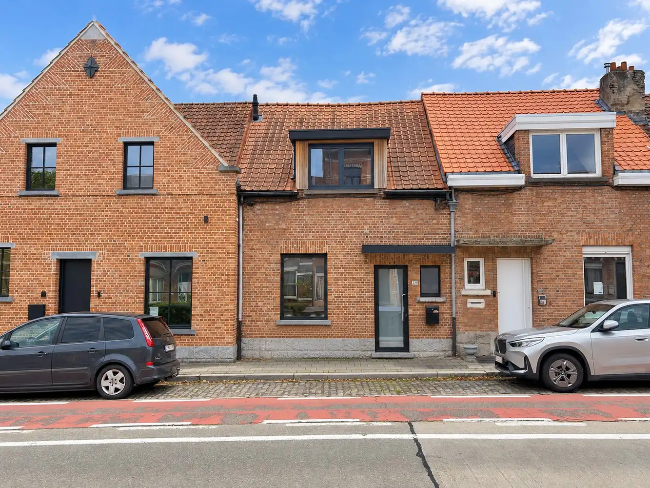 Stijlvolle en volledig gerenoveerde woning met gezellige tuin op toplocatie aan de Leuvense ring! foto {{pictureIndex}}