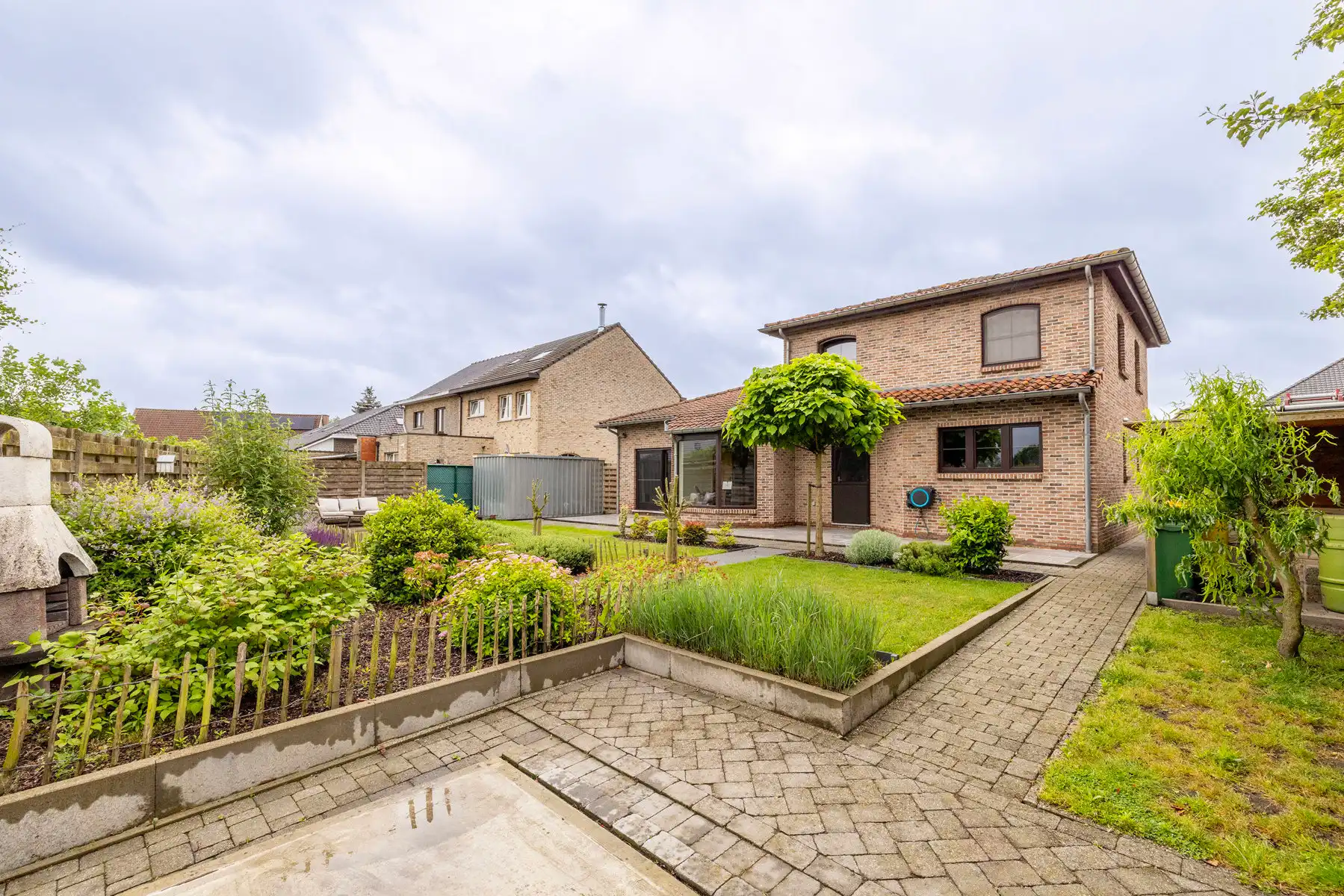 Ruime gezinswoning met garage en tuin op 557m2 grond foto 23
