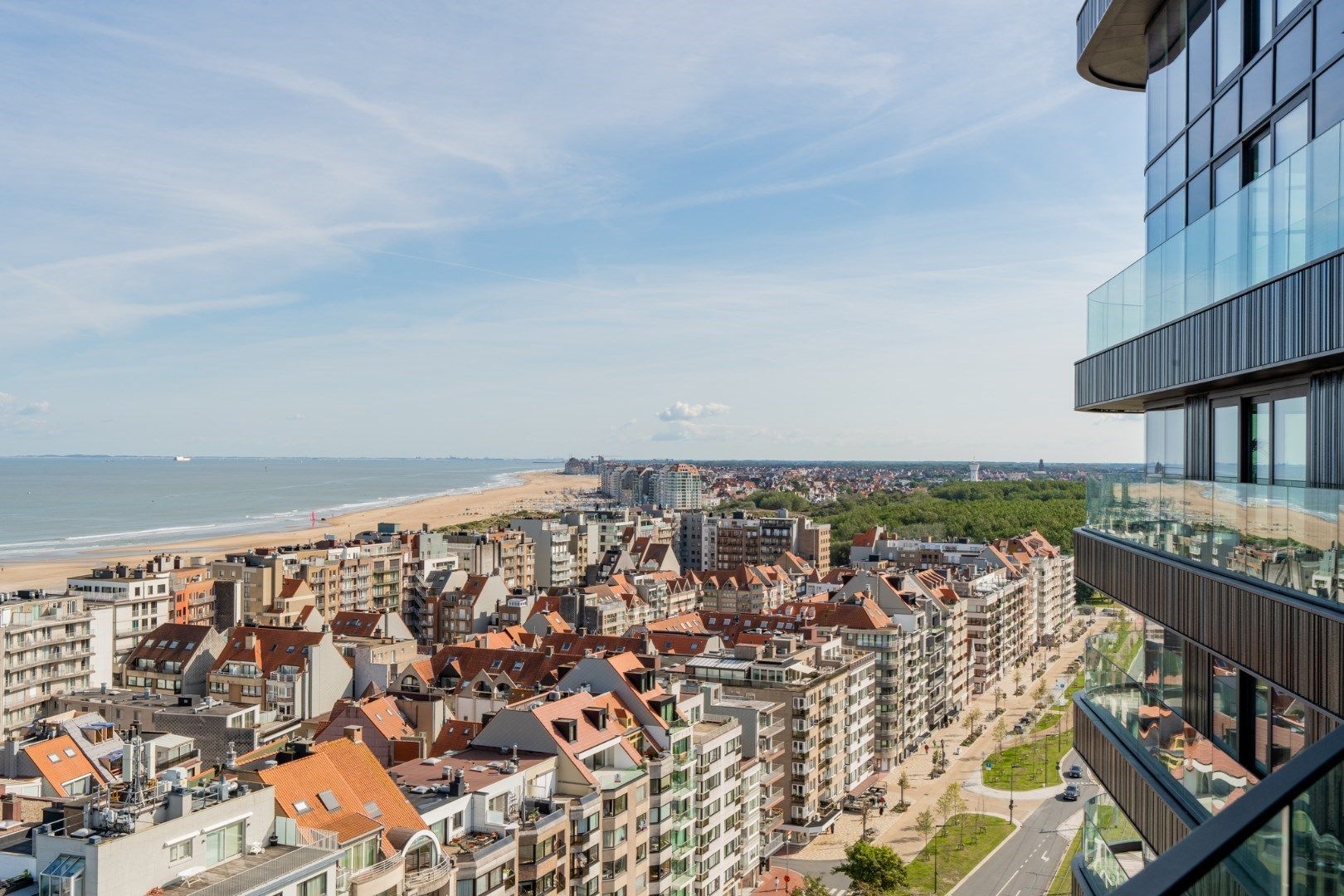 Luxueus ingericht kijkappartement in de prestigieuze Heldentoren - 15e verdiep - zicht op zee! foto 8