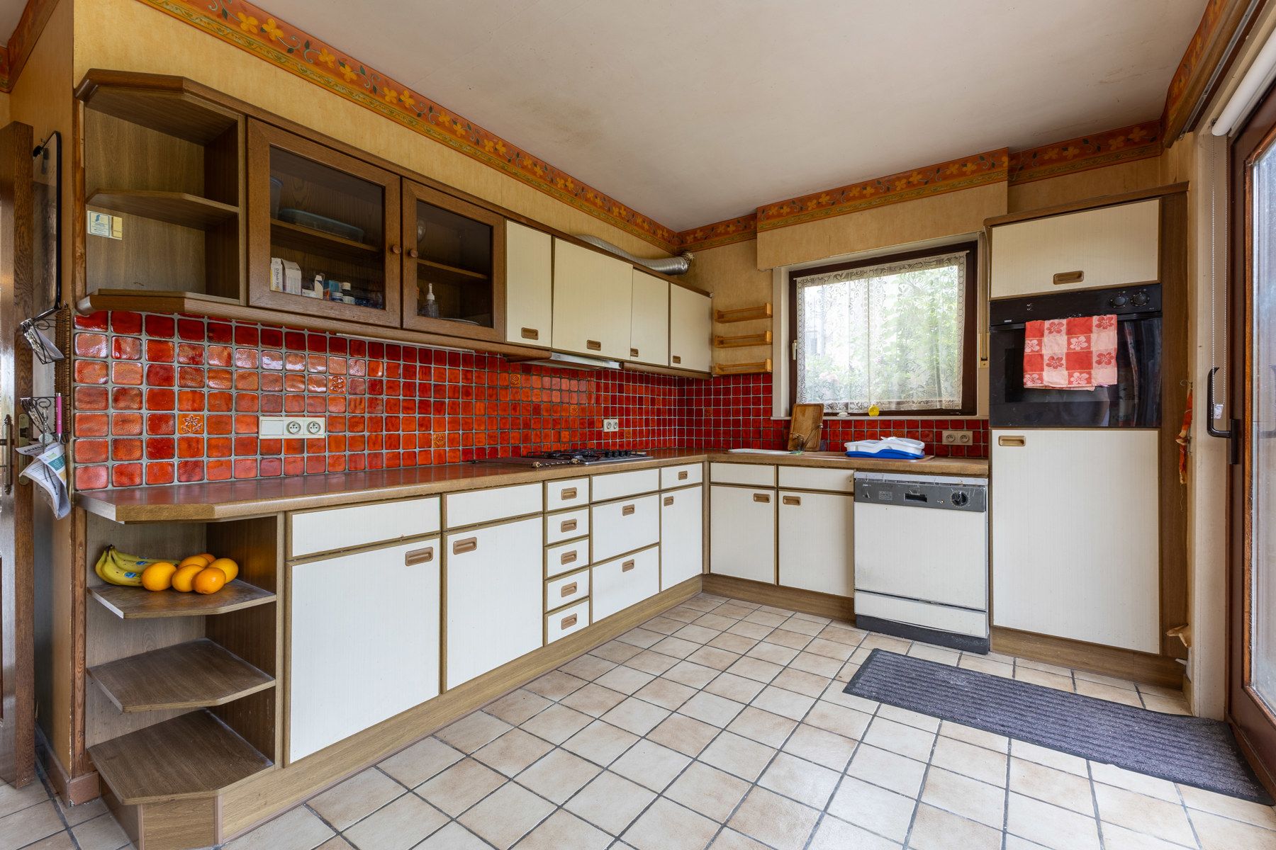 Landelijk gelegen woning met 3 slaapkamers en garage foto 12