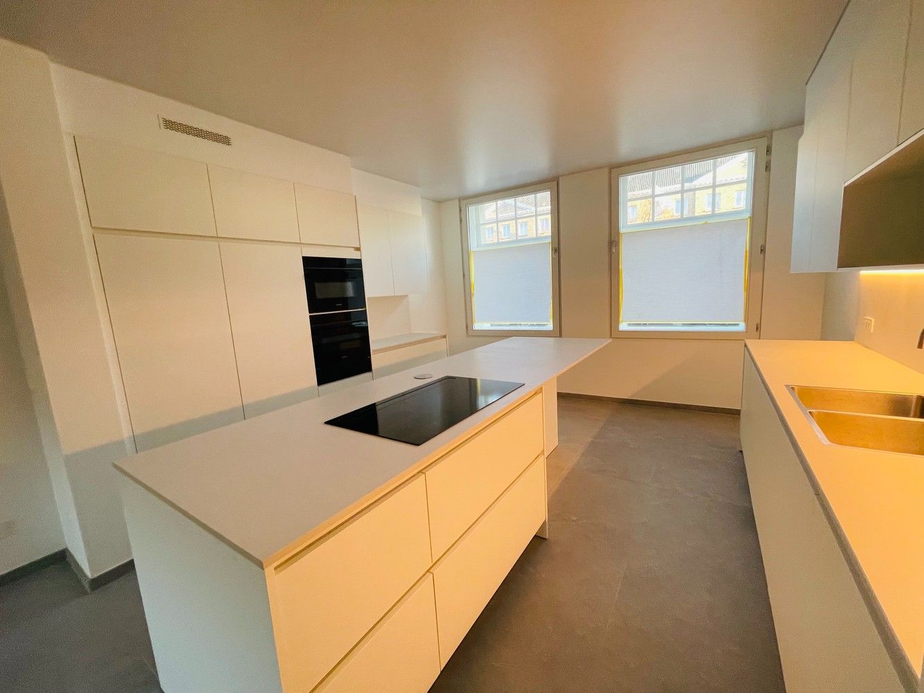 EXCLUSIEF WONEN in Brugge centrum, met zicht op de REIEN, ENERGIEZUINIG  TOTAAL GERENOVEERD BURGERSHUIS met 6 slaapkamers en, 3 nieuwe badkamers , stadspatio. foto 8