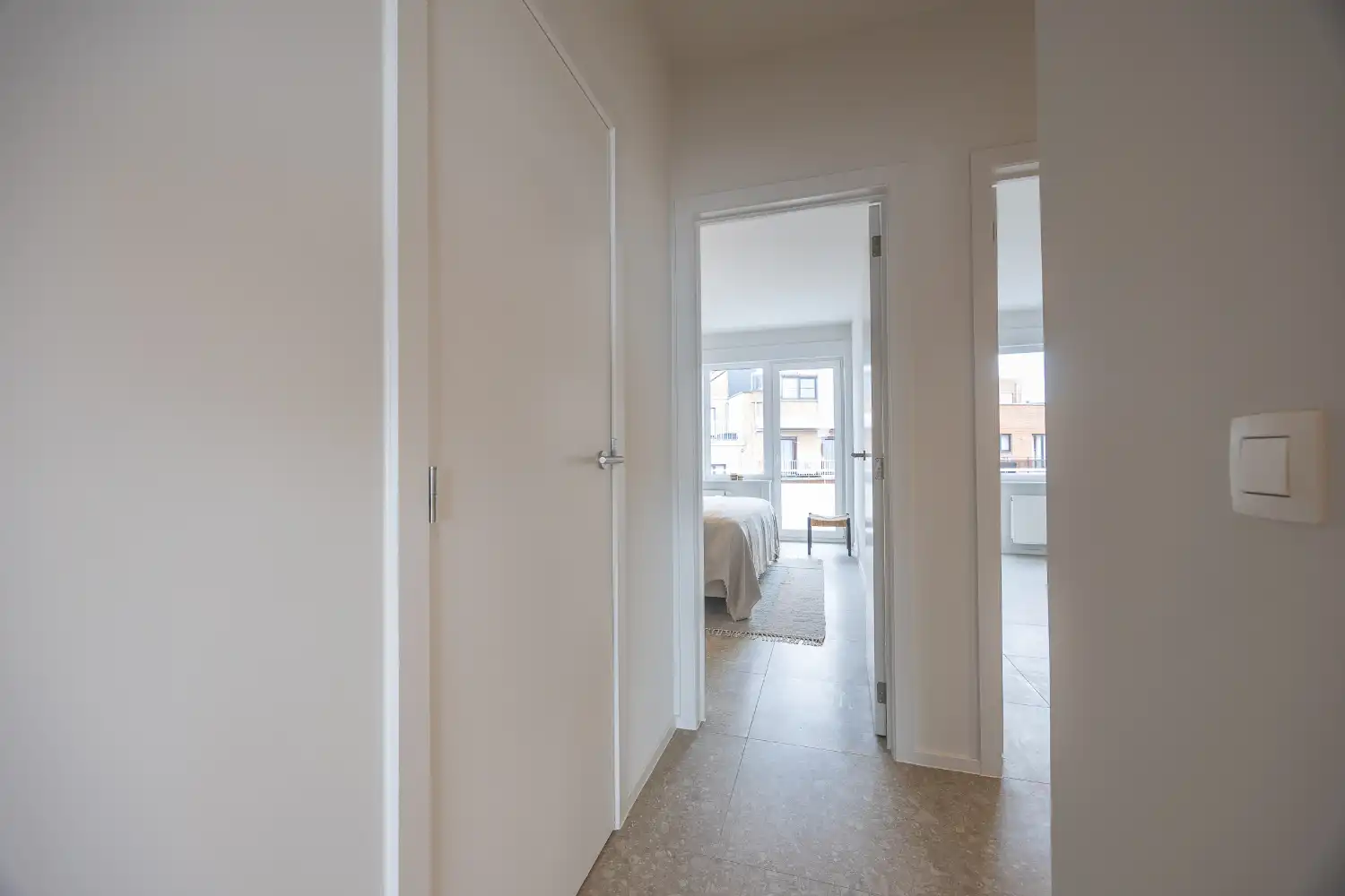 Gerenoveerd drie slaapkamer appartement met open zicht! foto 10